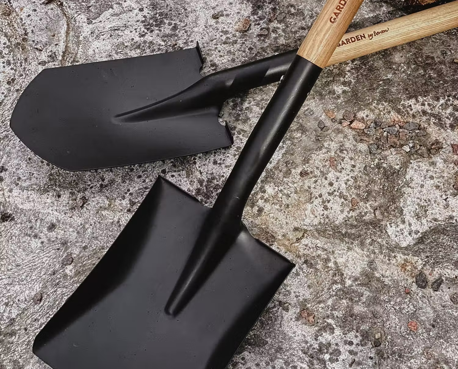 En spade behövs vid samplantering