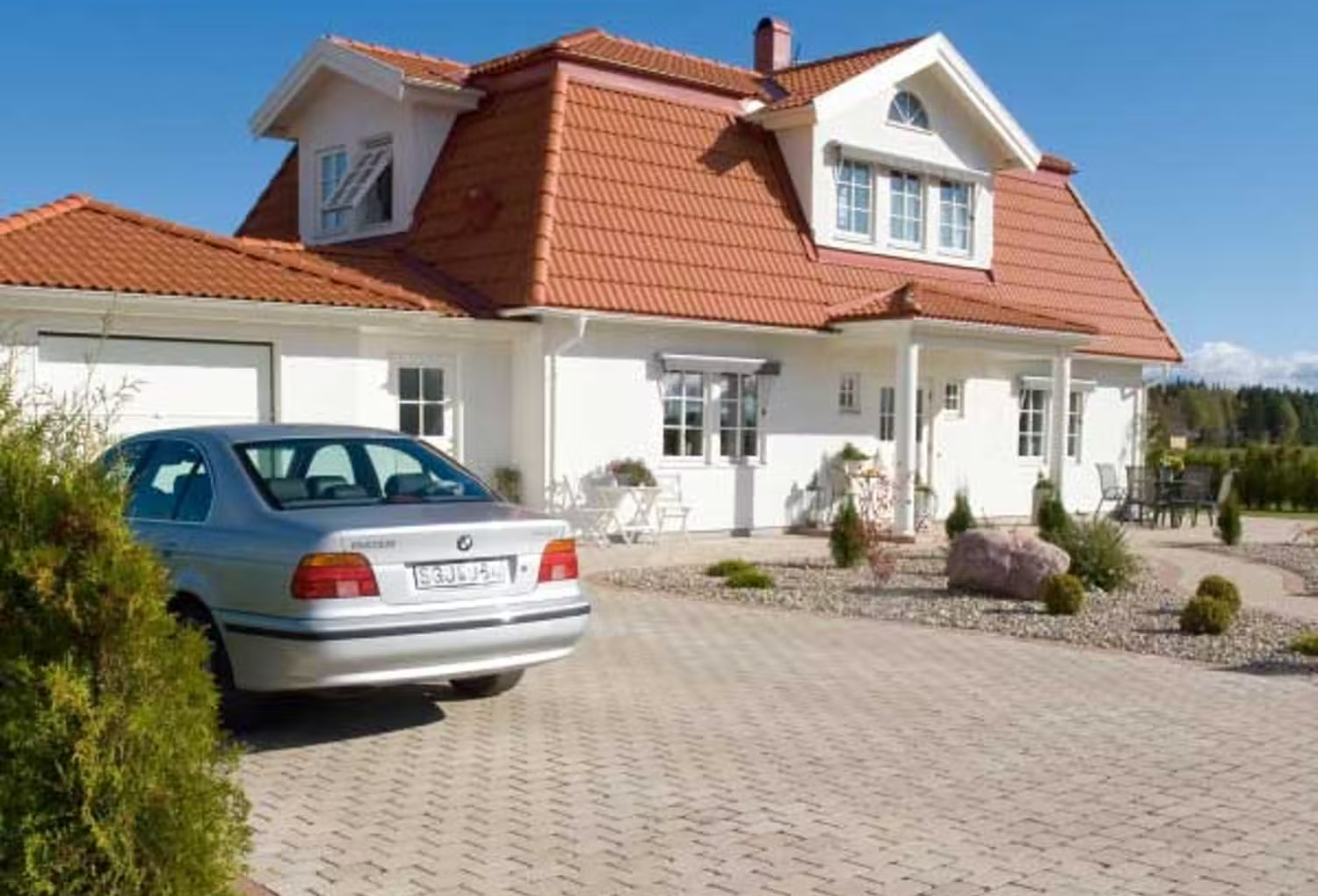 Klassiska stenplattor till uteplatsen