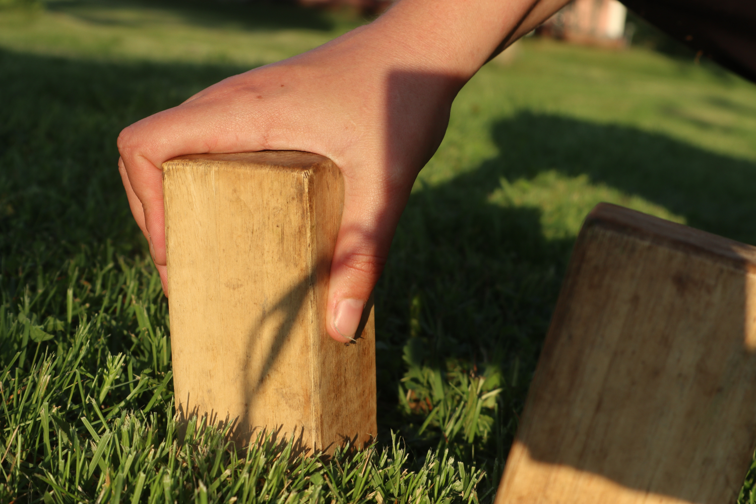 kubbstafett är en rolig midsommarlek