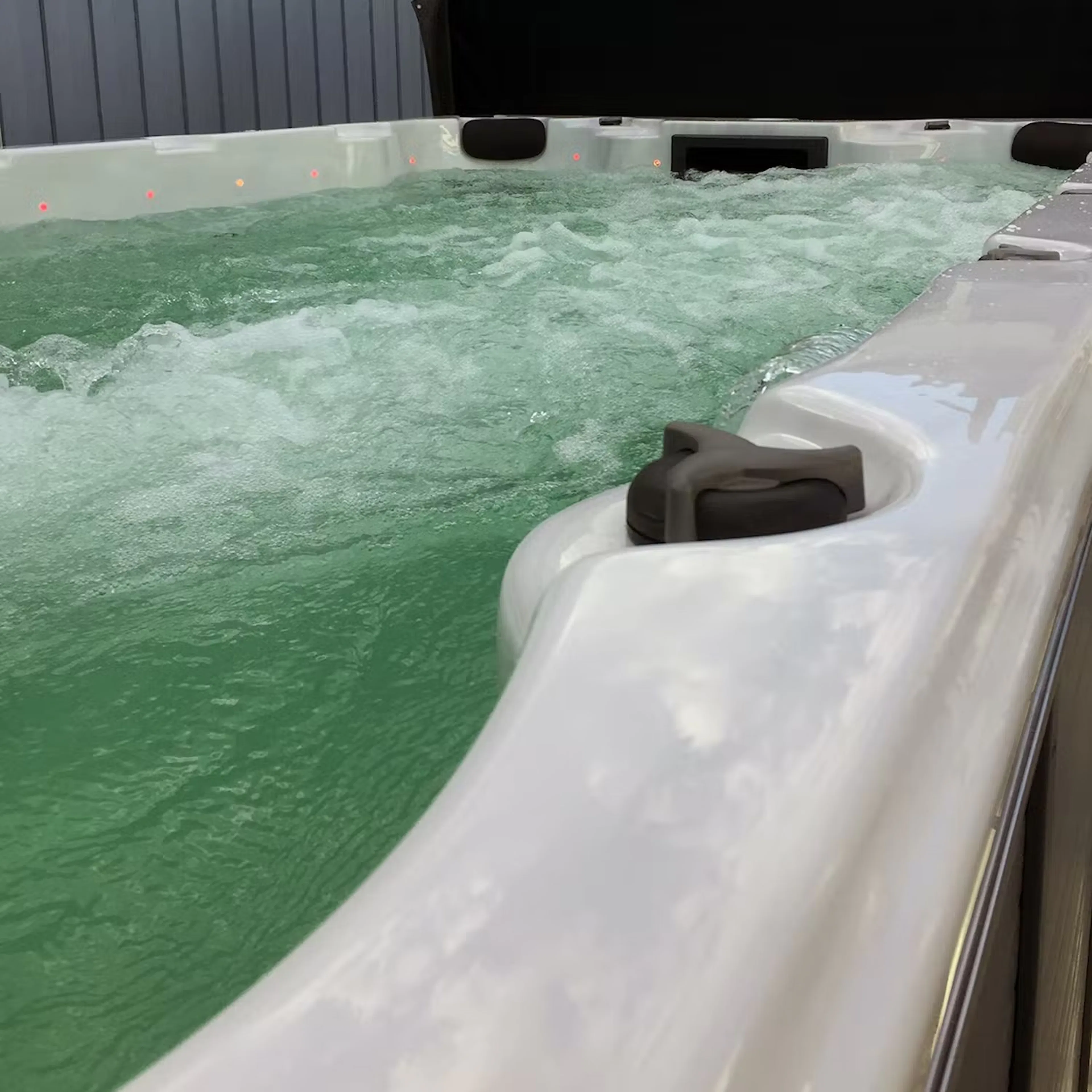 Swimspa bäst i test 2026: Vi jämför bubbelpooler för simning och spa
