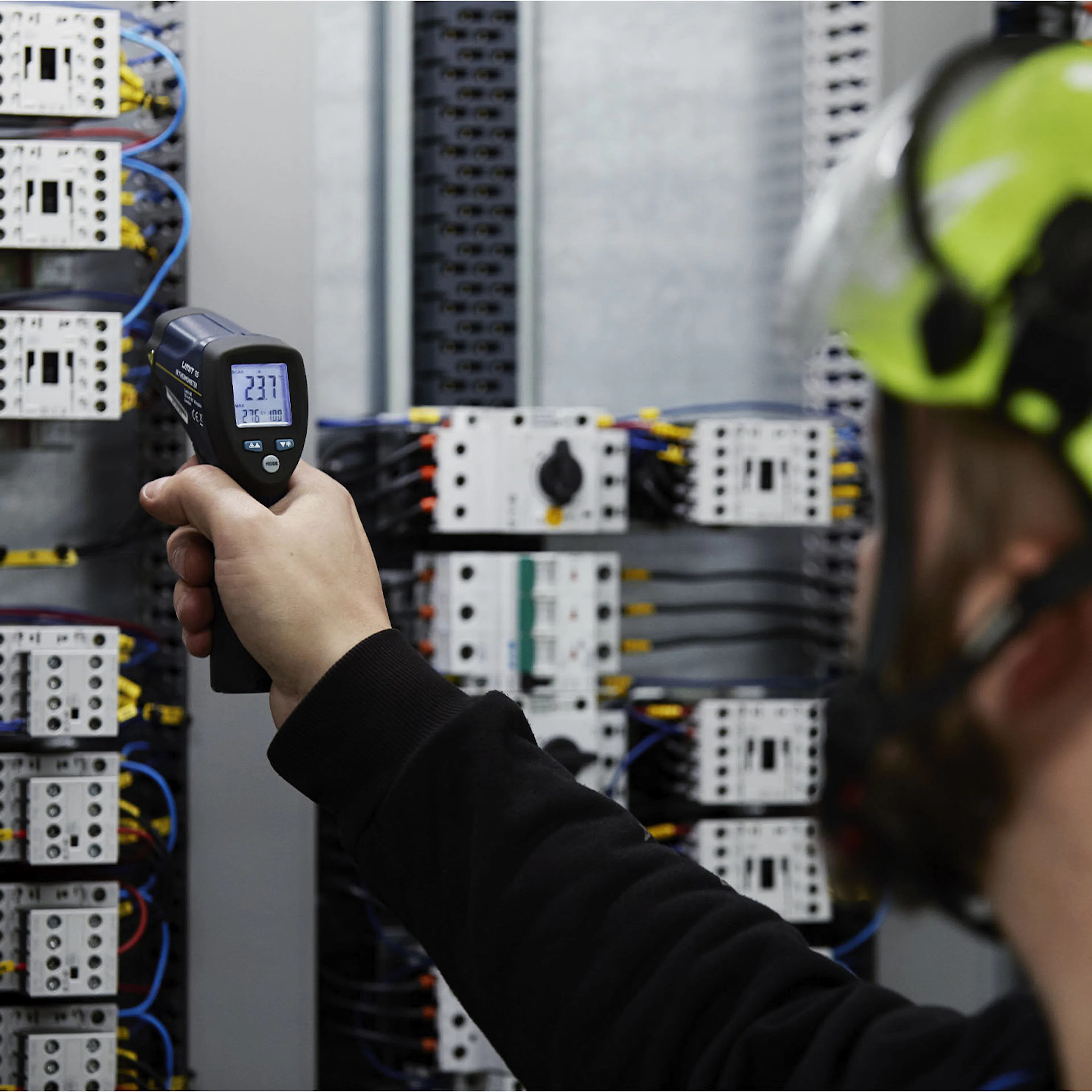 mall_galleri_0008_ir_measuring_electricity.jpg