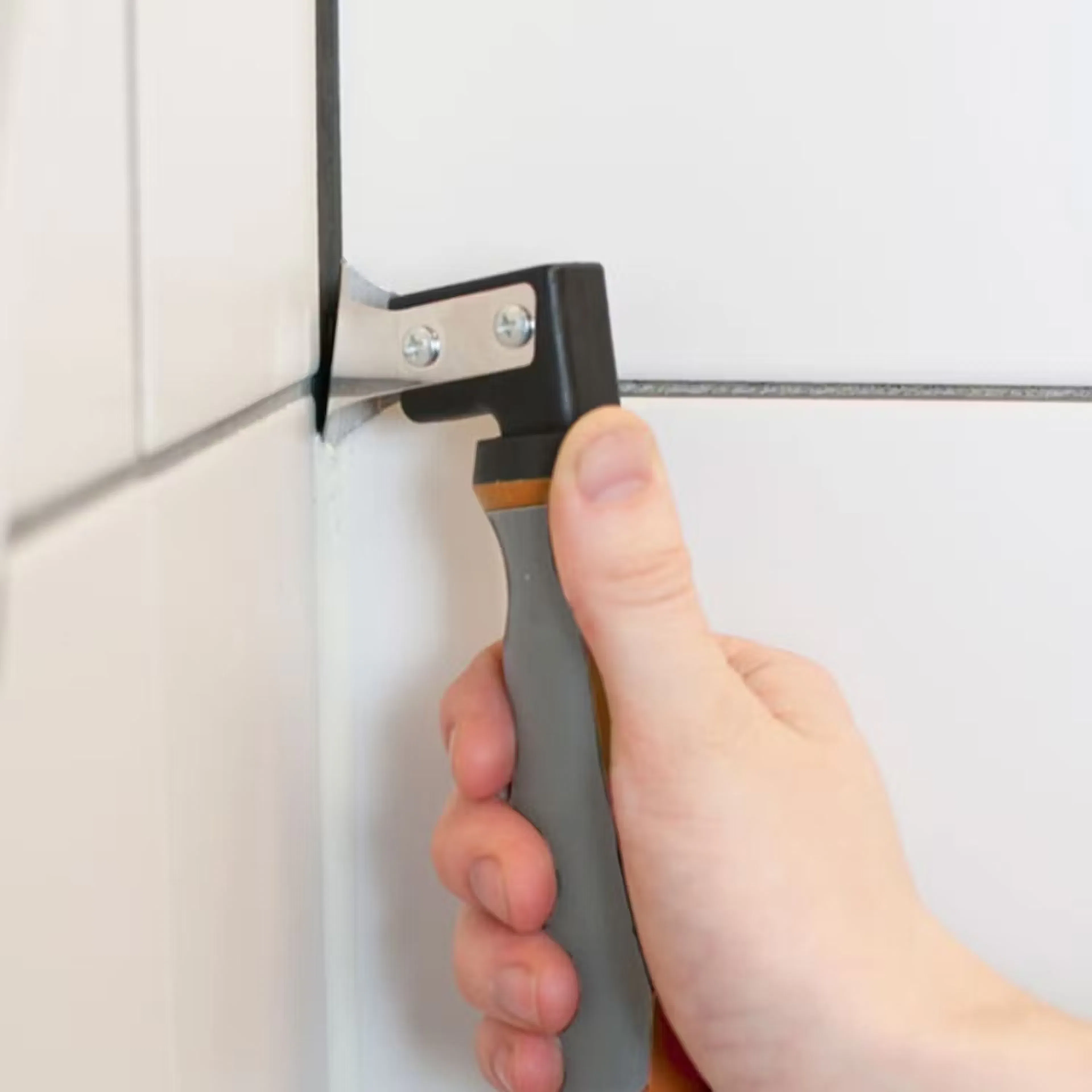 Så gör du för att ta bort och byta silikonfog i badrum