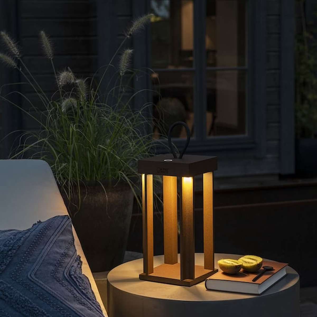 Stor ljuslykta utomhus - lanterna-gnosjo-konstsmide-cannes-usb-42-cm