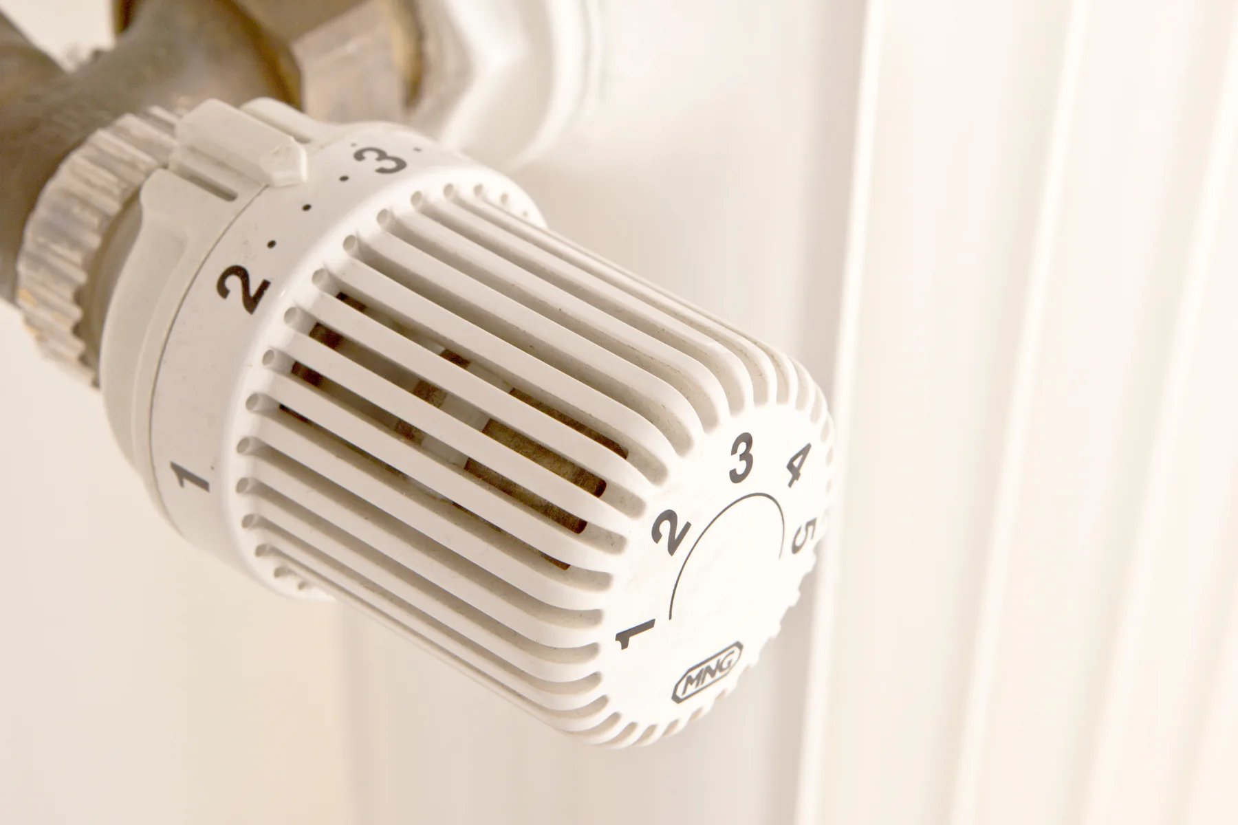 Byta termostat element – så byter du termostat och radiatorventil själv