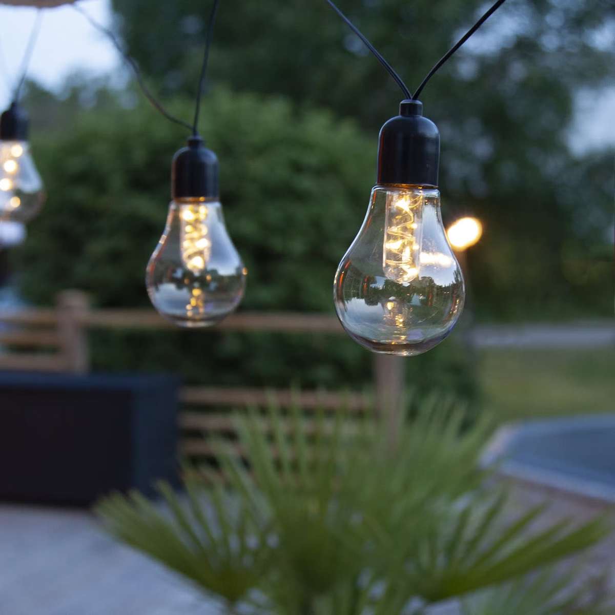 Ljusslinga balkong - ljusslinga-star-trading-glow-10l-batteridriven-utebelysning-svart-4m