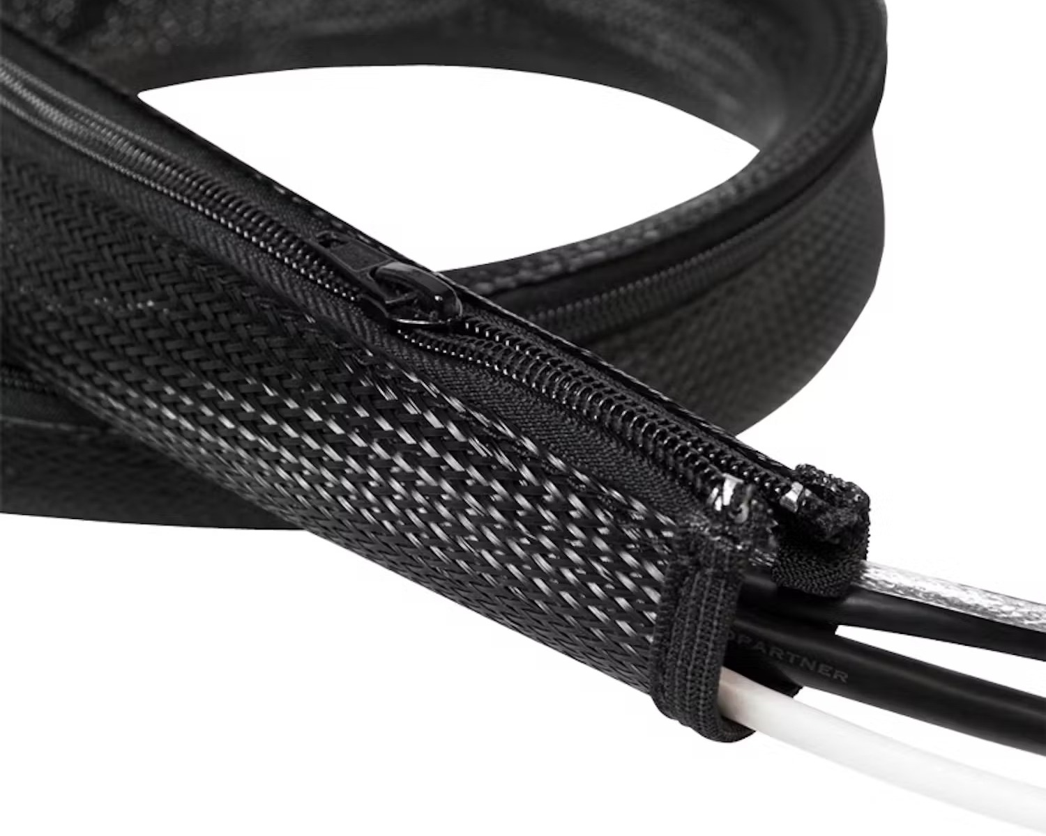 gömma sladdar med kabellist och kabelgömma