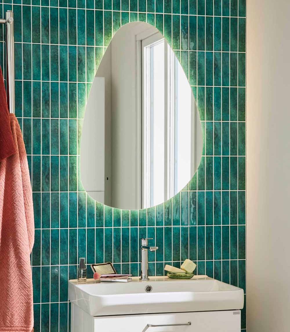 LED-spegel i badrum - Noro Glow Pebble