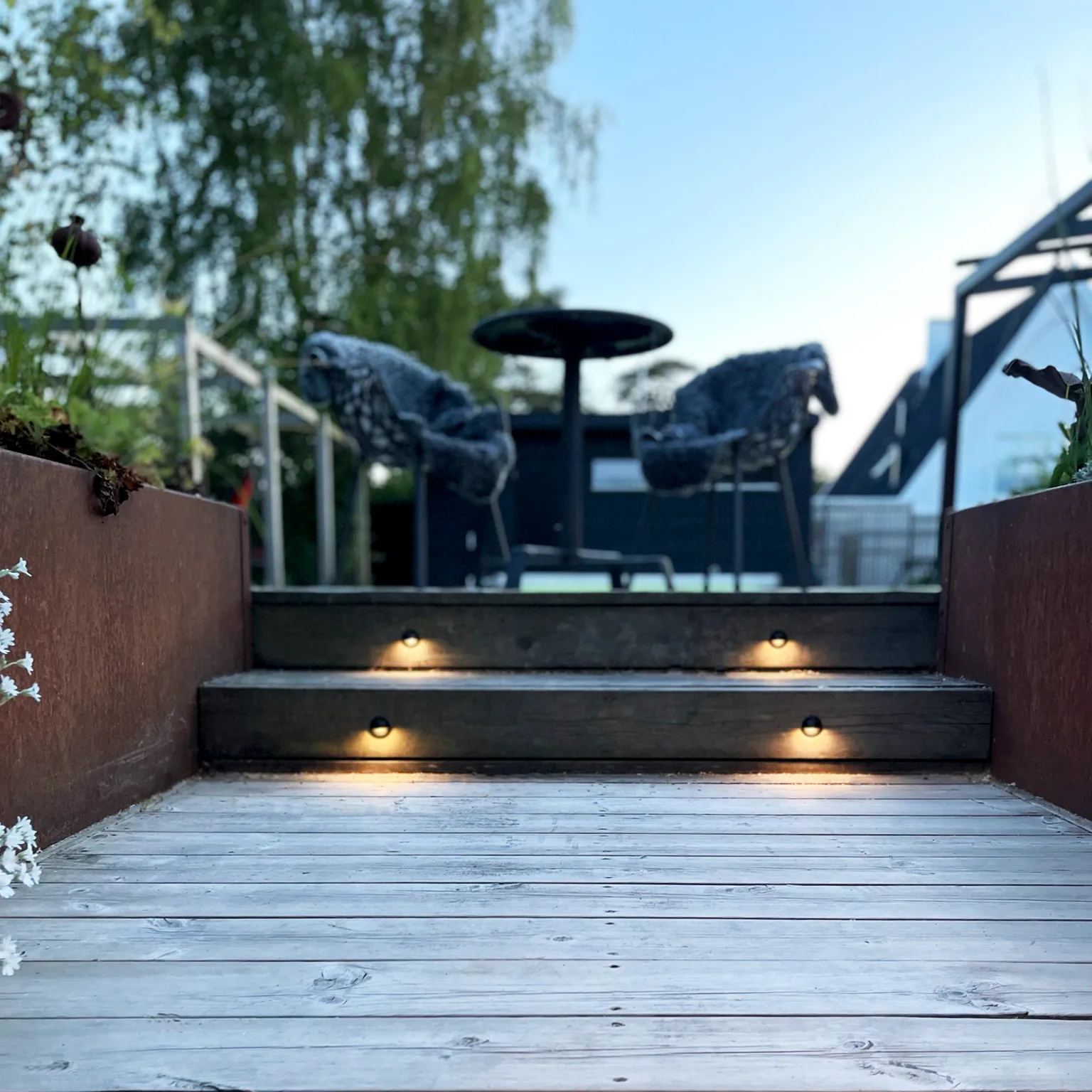 3_5100_aries_lightson_steps_corten1.jpg