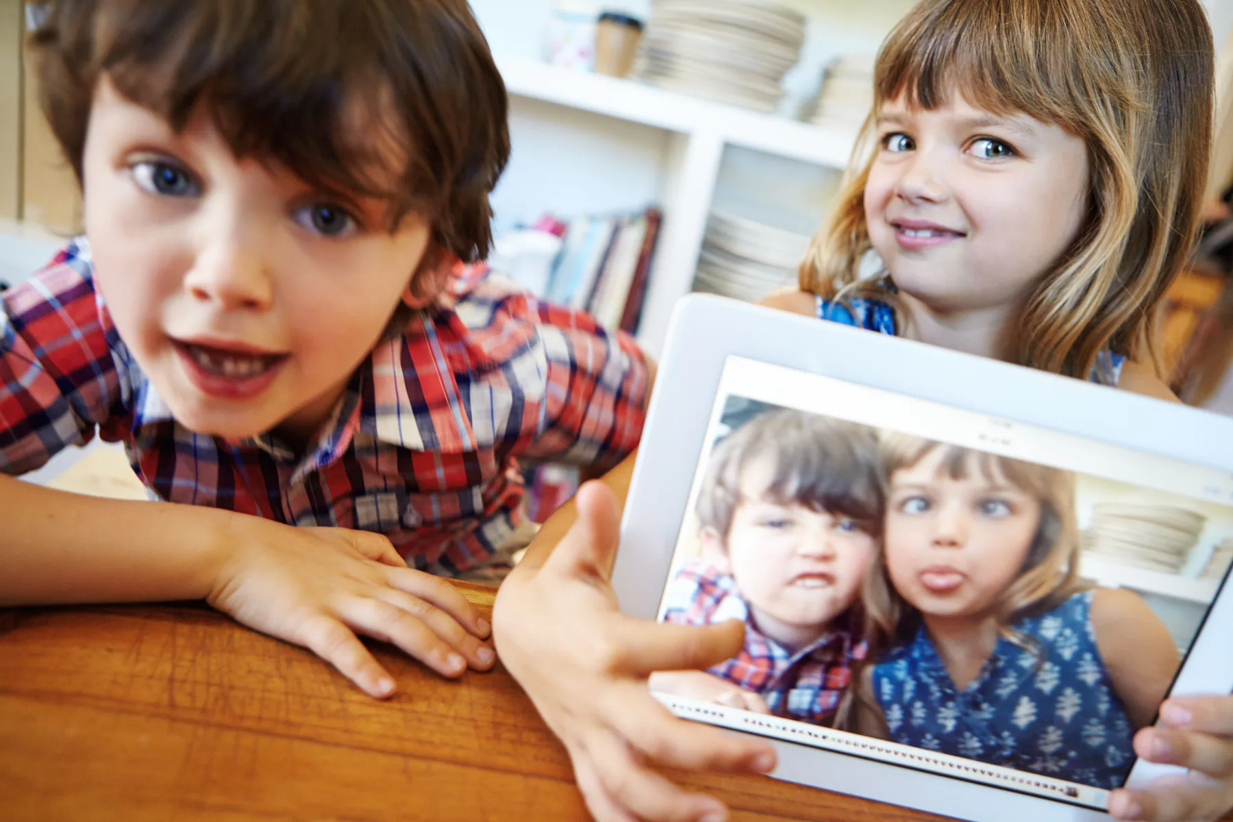 Digital fotoram bäst i test 2026: Vi jämför digitala fotoramar och tavlor