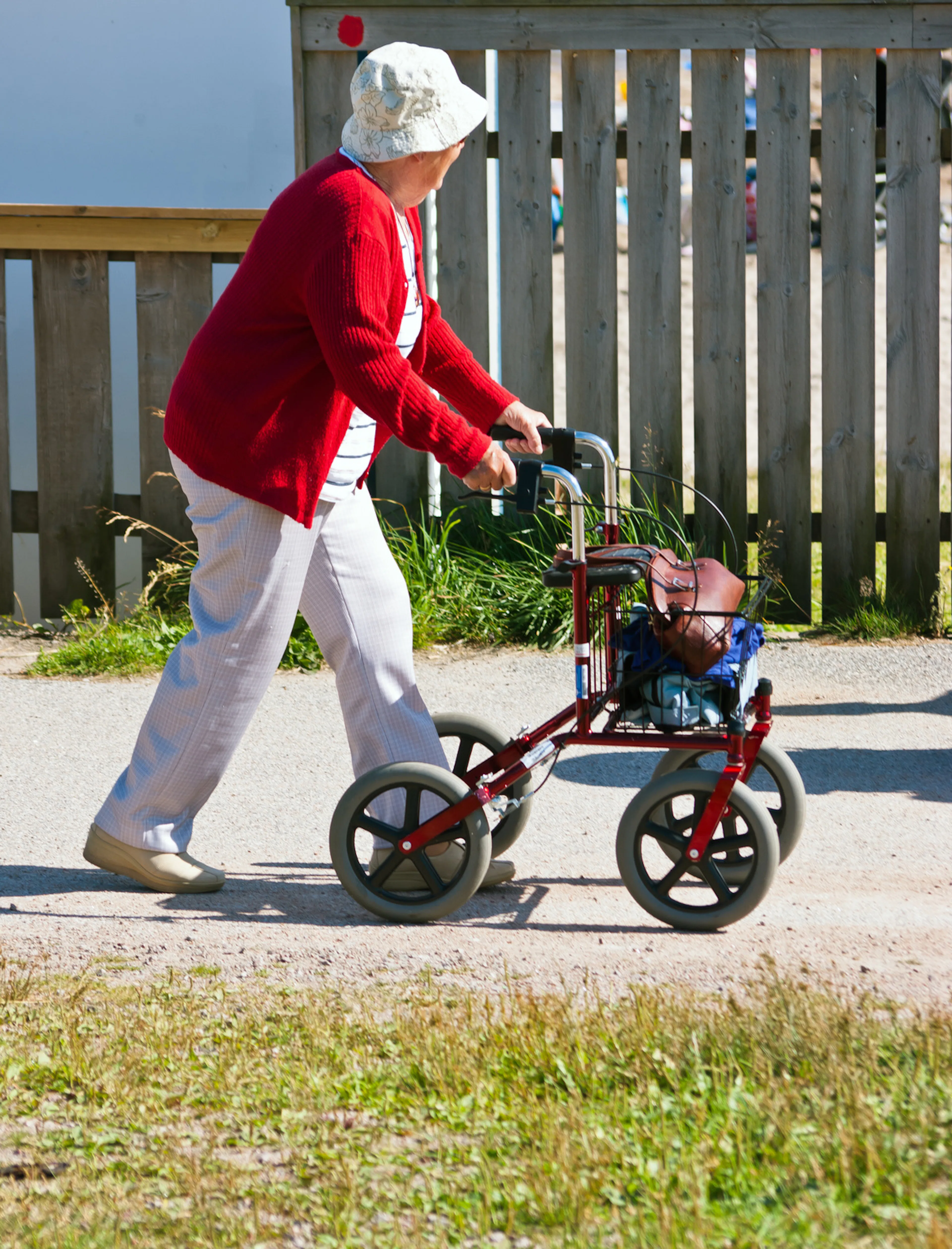Rollator bäst i test 2026: Vi jämför rollator utomhus och inomhus