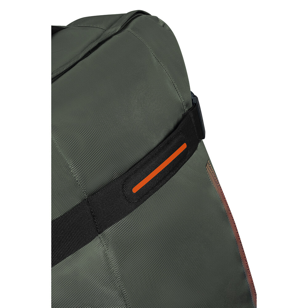 Duffelväska American Tourister Urban Track Duffle/WH Medium