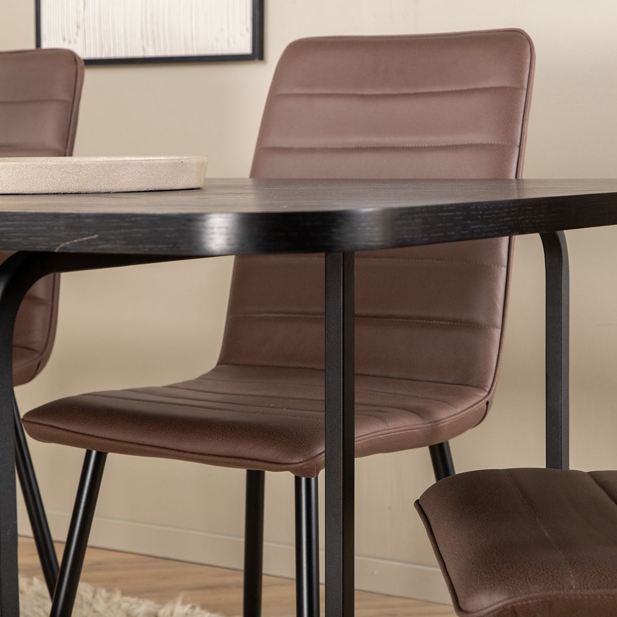 Matgrupp Venture Home Chicago matbord och Walerina matstol Svart