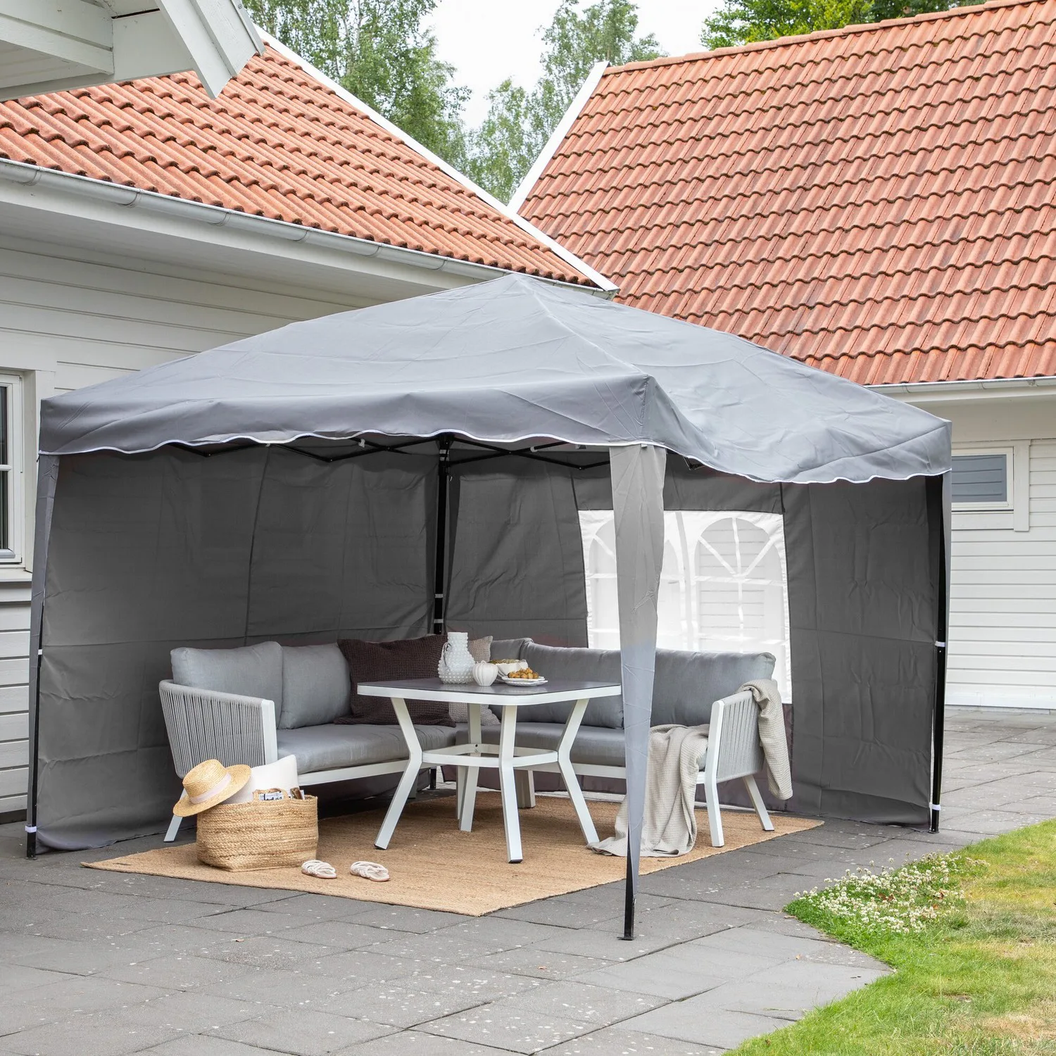 Grå