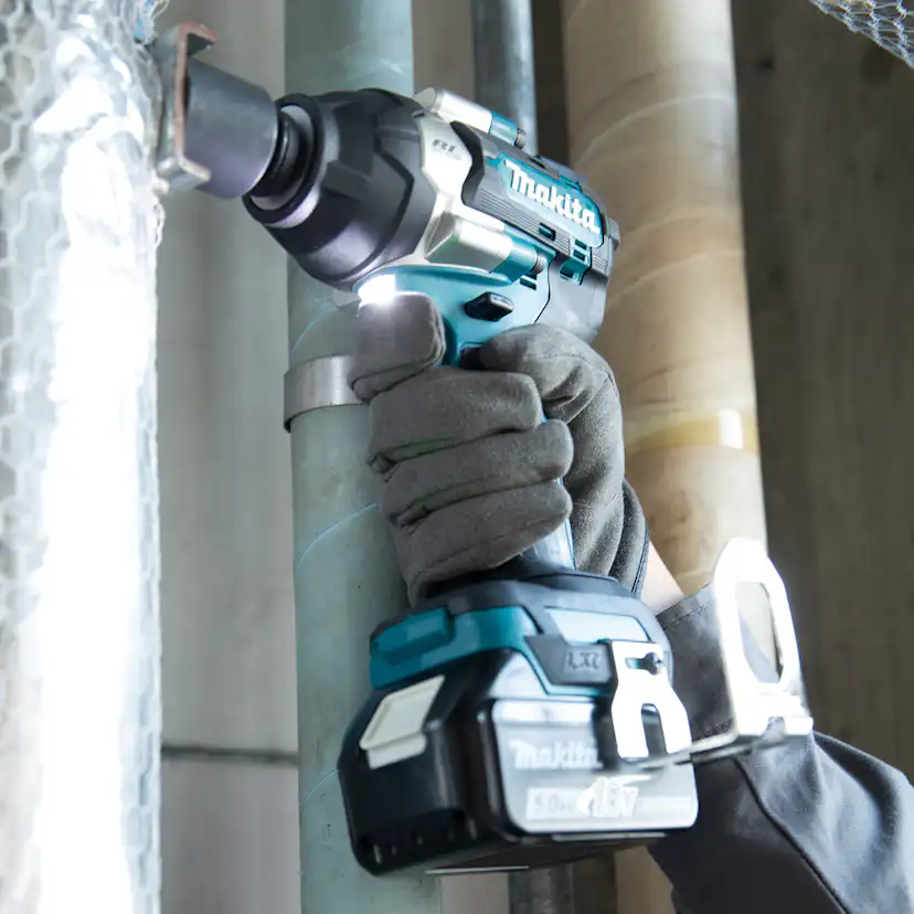 Mutterdragare Makita DTW700RTJ 18V med Batteri och Laddare