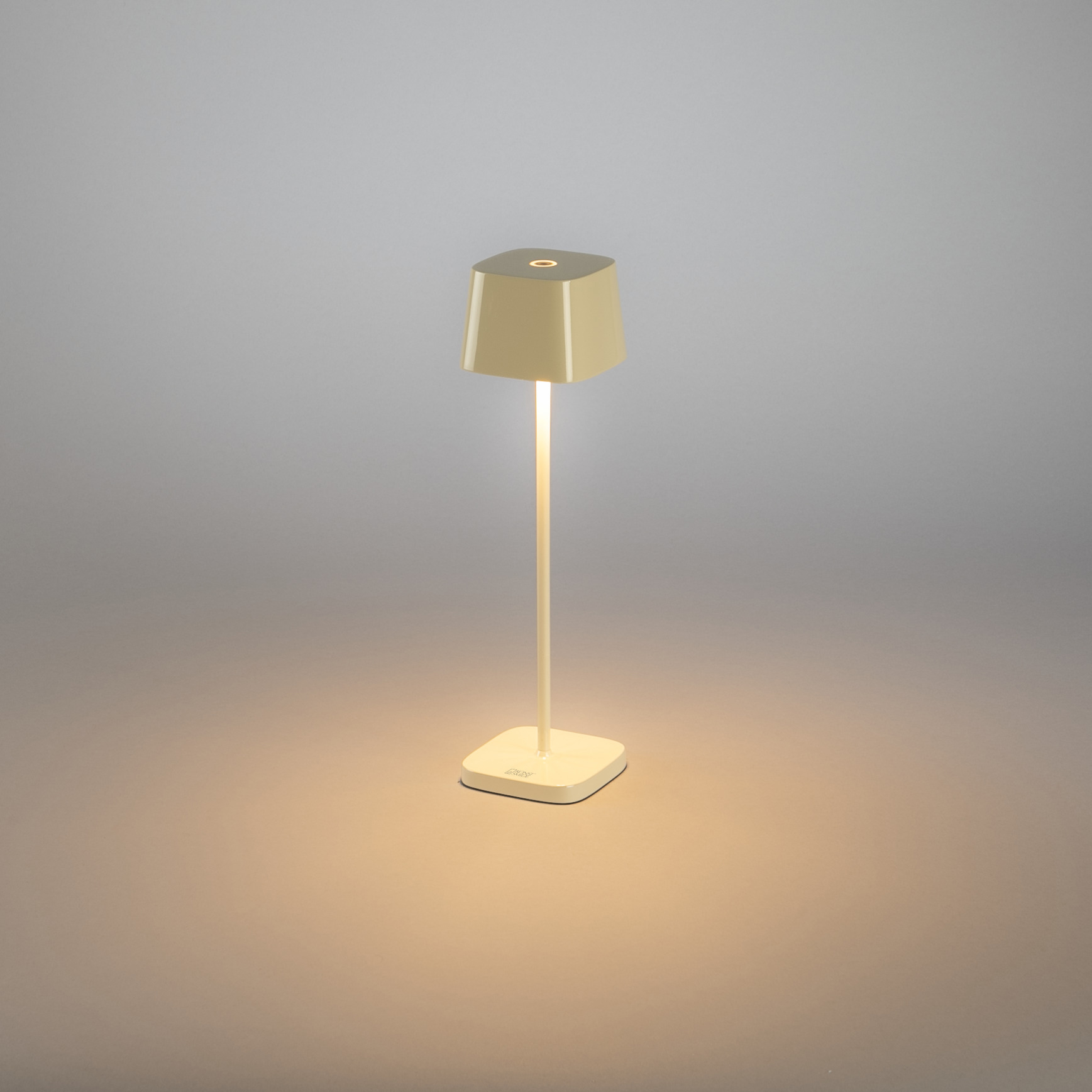 Portabel Lampa Gnosjö Konstsmide Capri Mini Bordslampa USBxGräddvit