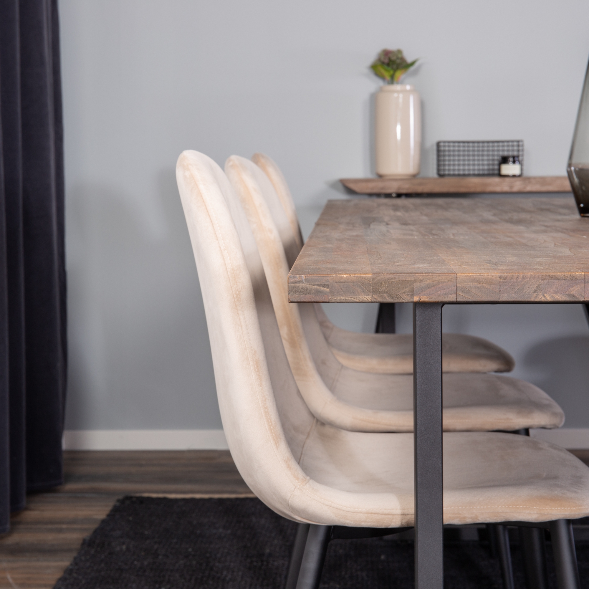 Matgrupp Venture Home Peo med 6 Pobbie Stolar Sammet