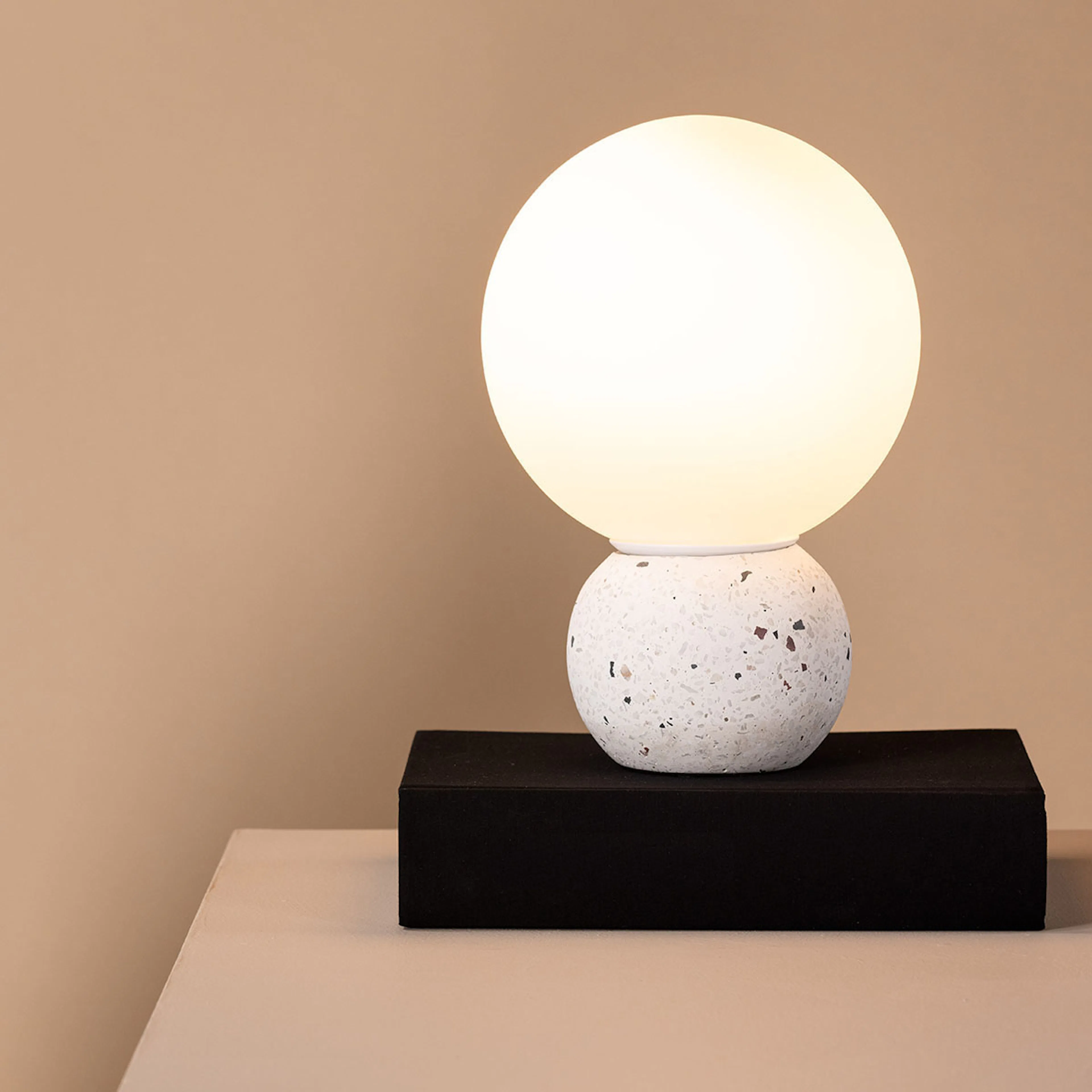 Bordslampa Venture Home Metz