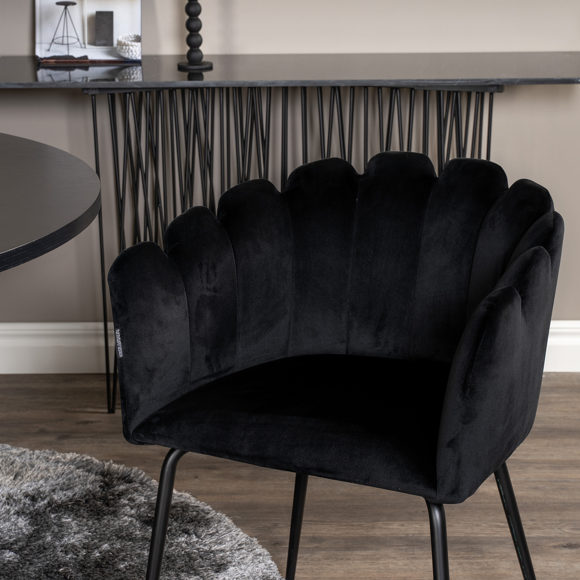Matgrupp furniture/fashion Copenhagen med 4 Svarta Limhamn Stolar