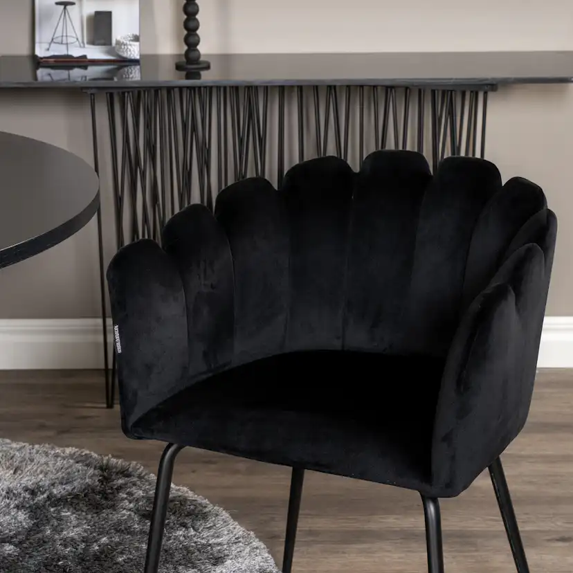 Matgrupp furniture/fashion Copenhagen med 4 Svarta Limhamn Stolar