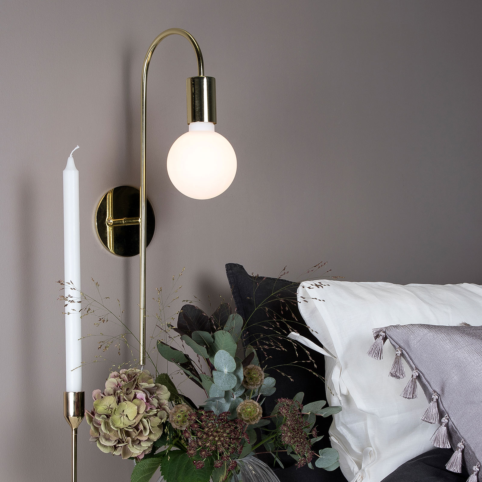 Vägglampa Globen Lighting Grace