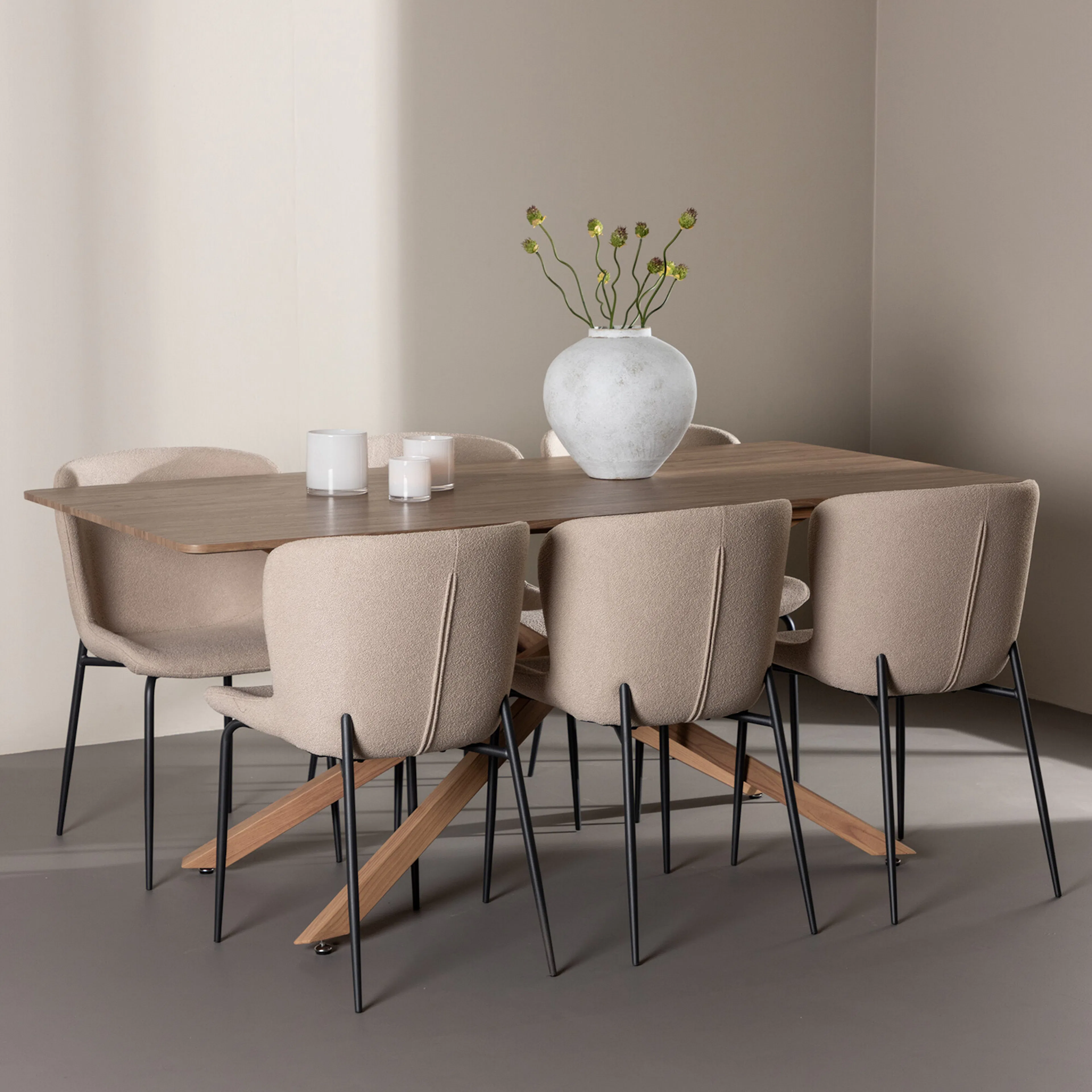 Piazza Dining Table with Modesto Dining Chair Mocka/Beige