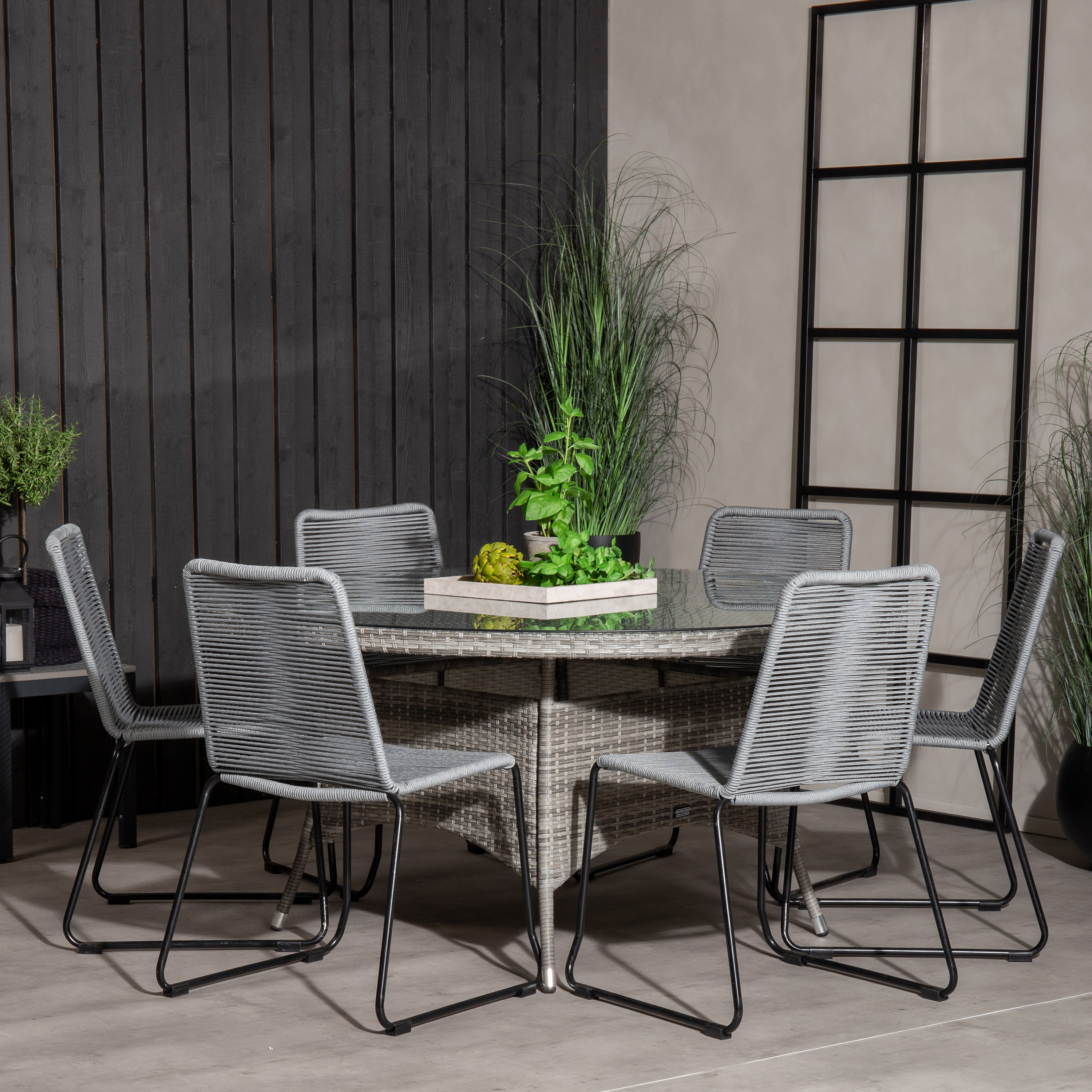 Matgrupp Venture Home Virda Ø 150 med 6 Leon Matstolar
