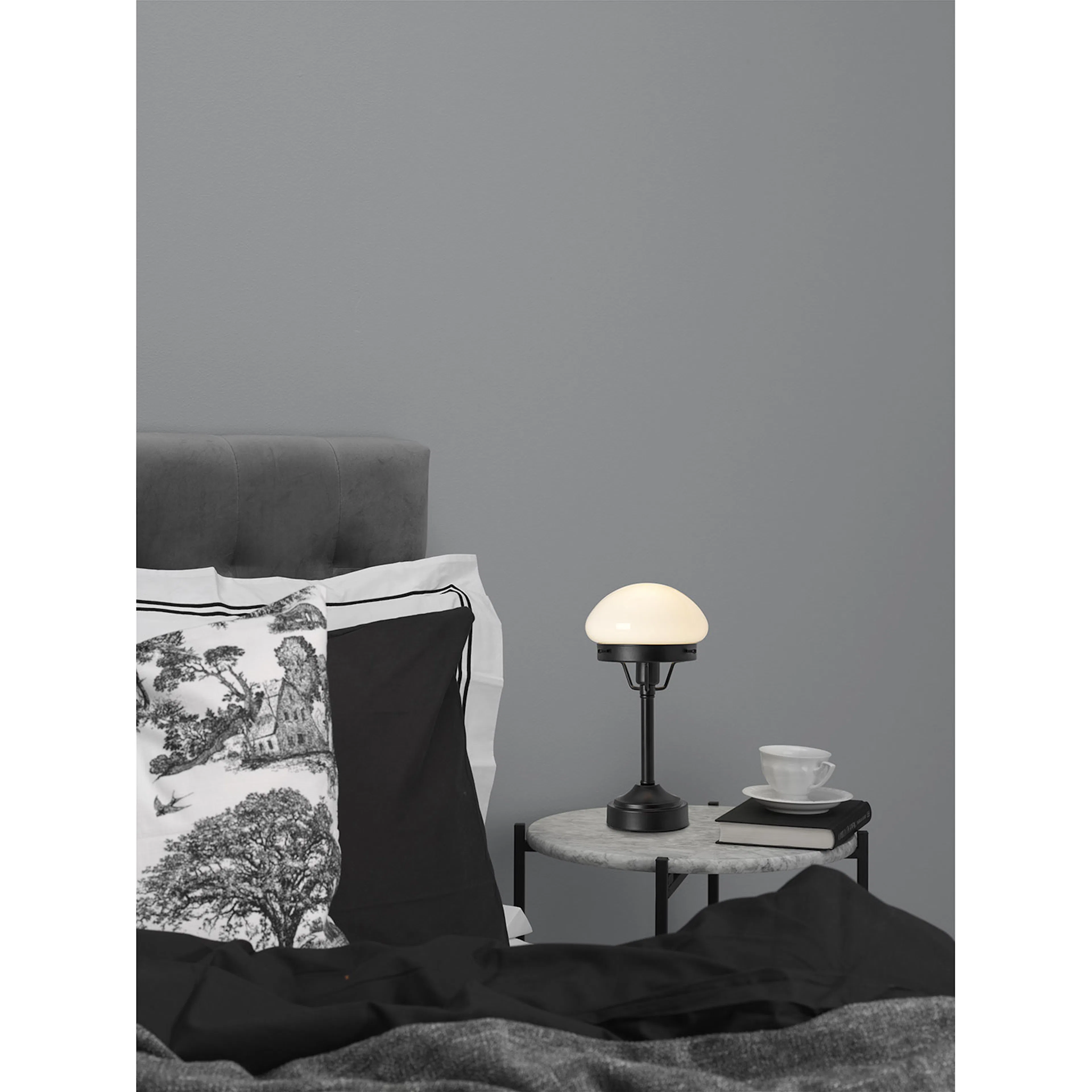 Bordslampa Cottex Mini Strindberg Svart fot med Opalglas