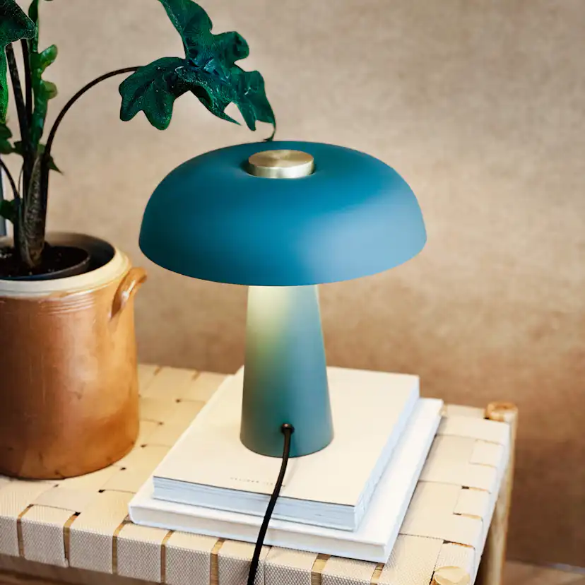Bordslampa Dyberg Larsen Iris