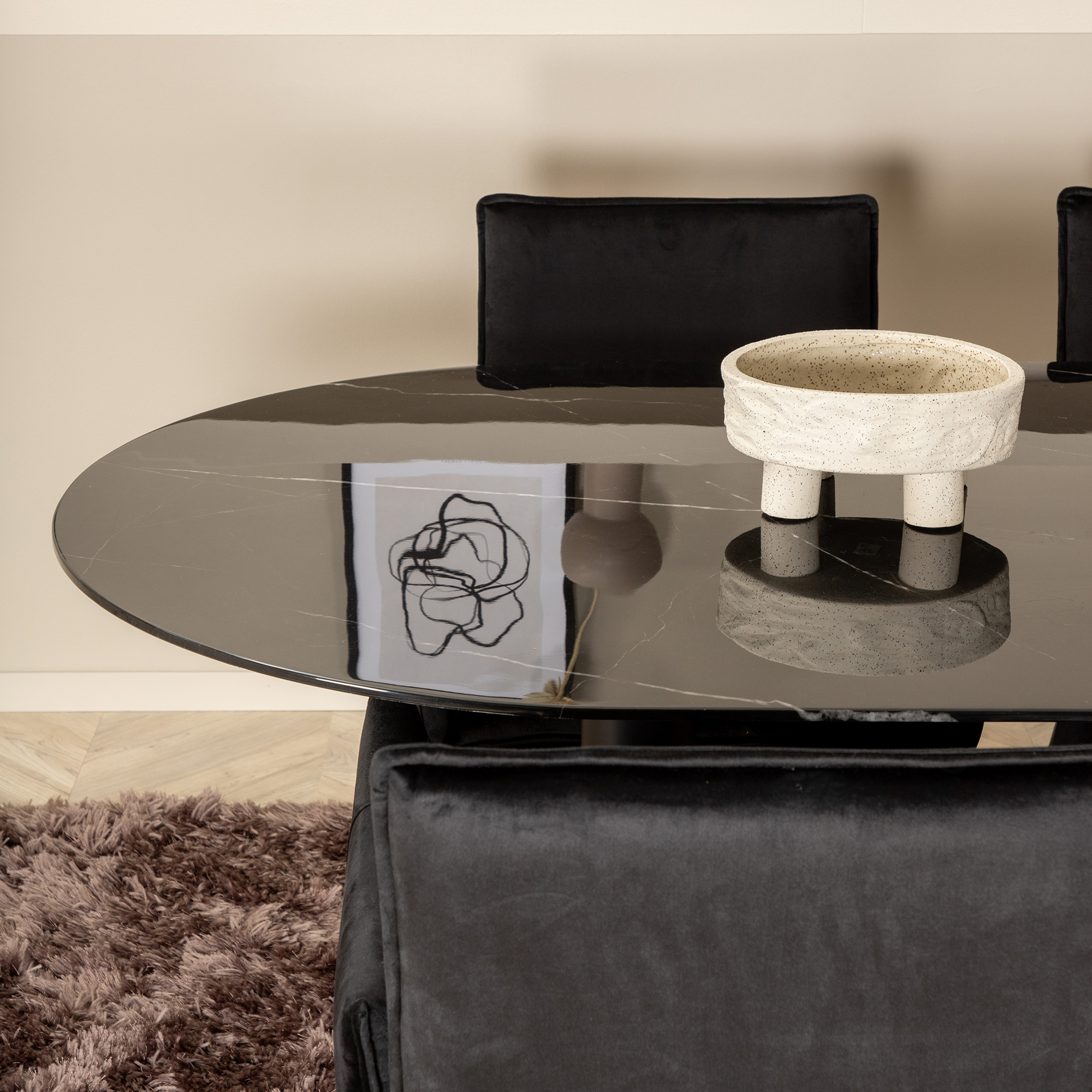 Matgrupp Venture Home Oslo med 4 Annika Stolar