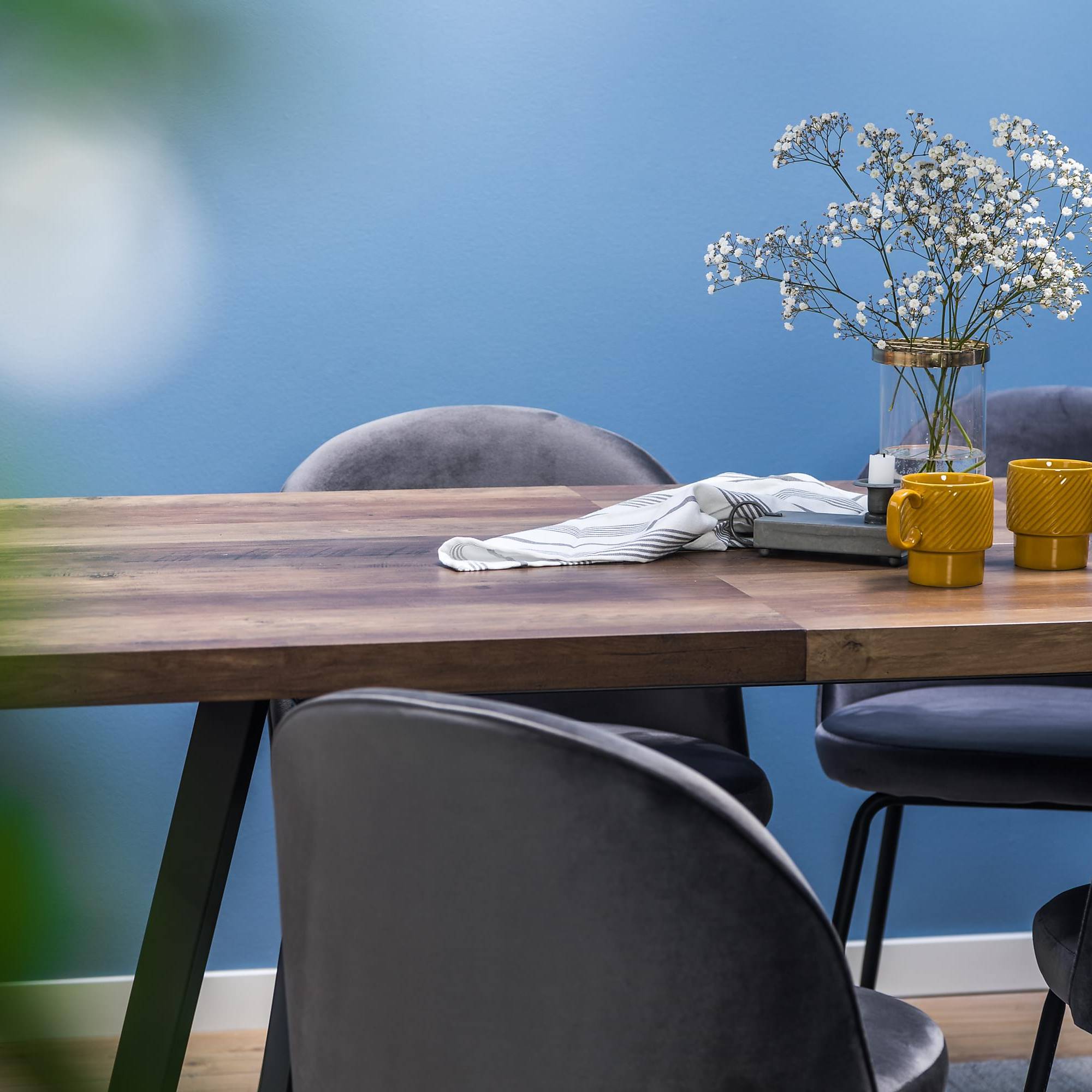 Matgrupp Basic Home Marcelen Rektangulärt Matbord 140-180 cm Förlängningsbart med 4 Felipe Matstol Grå/Svart/Natur