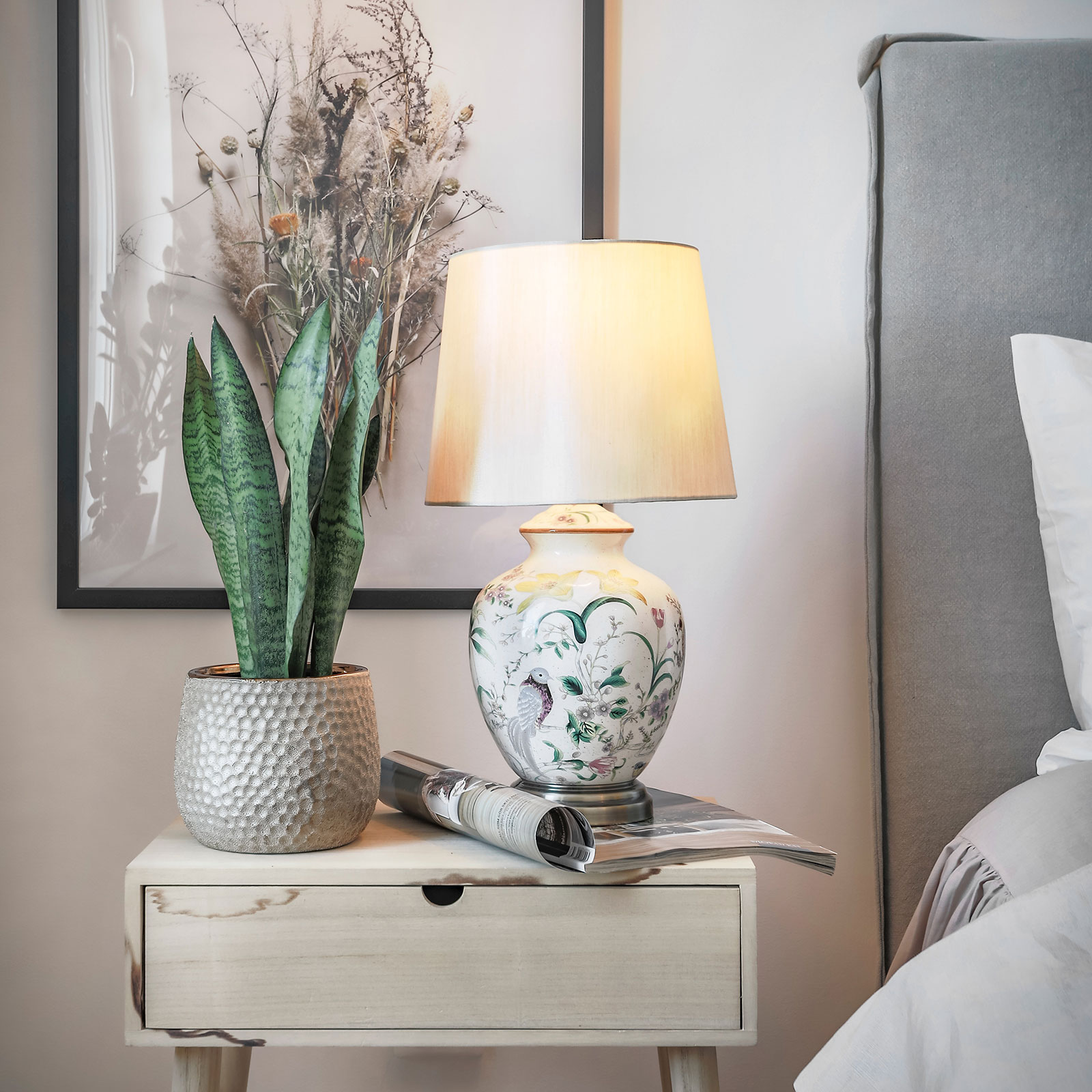 Bordslampa Globen Lighting Eden