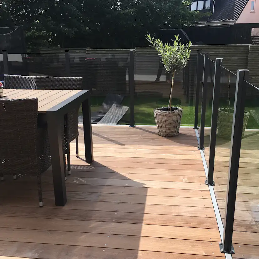 Glasstaket Hortus med Aluminiumskena Rökfärgat 100x100