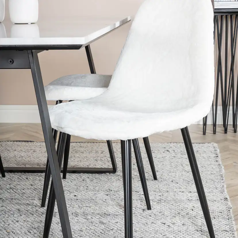Matgrupp Venture Home Estelle 140 med 4 Pooya Stolar
