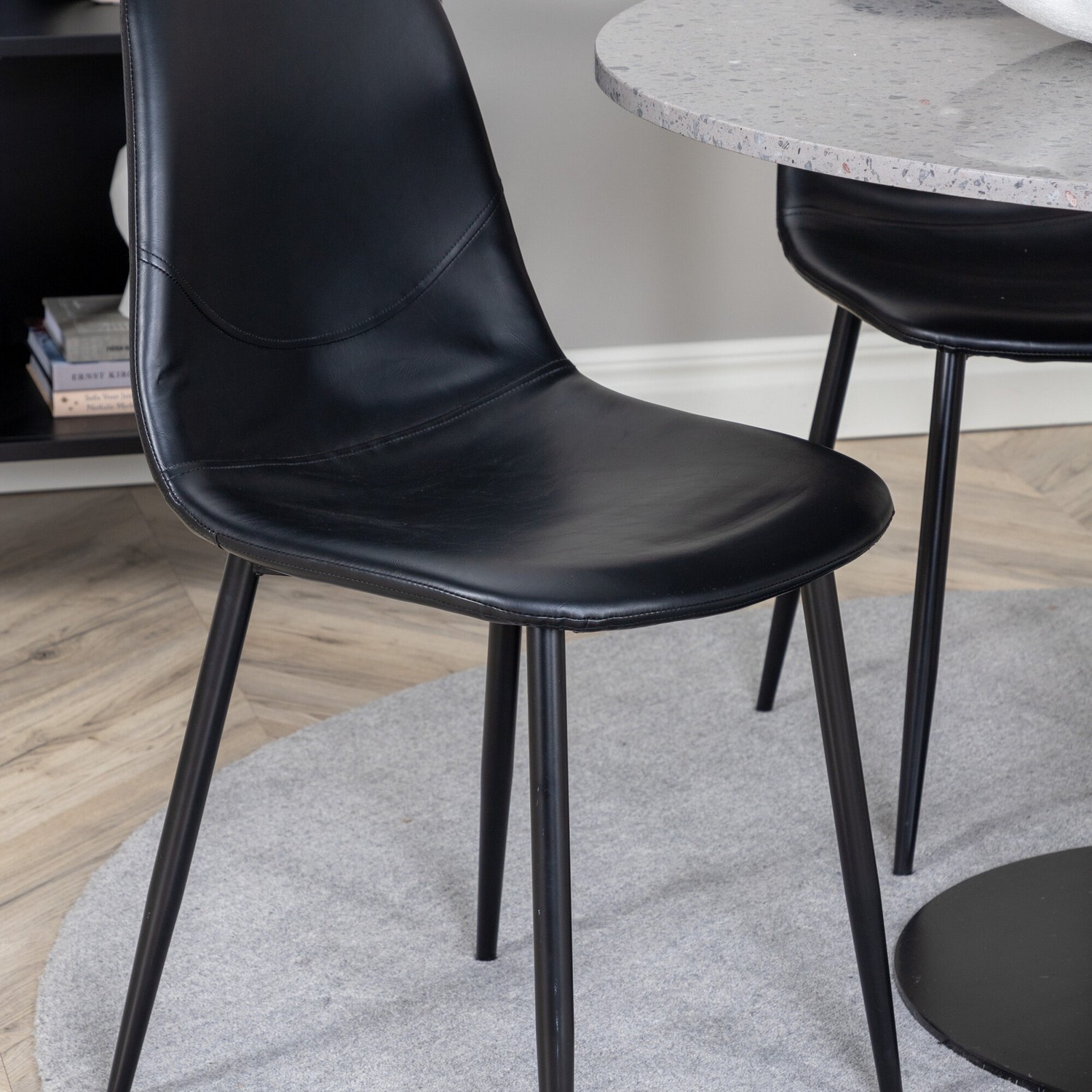 Matgrupp Venture Home Roxanna Grå Bord med 4 Pobbie Stolar Läder
