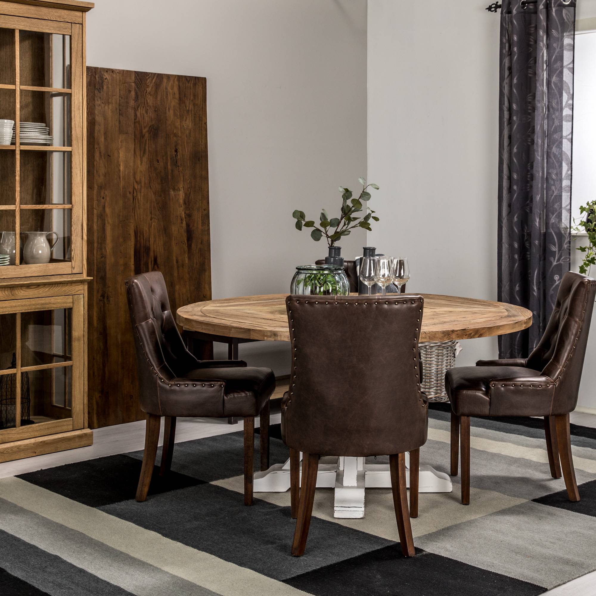 Matgrupp Bloomington Lyon Runt Matbord 150 cm med 4 Tuva Matstol