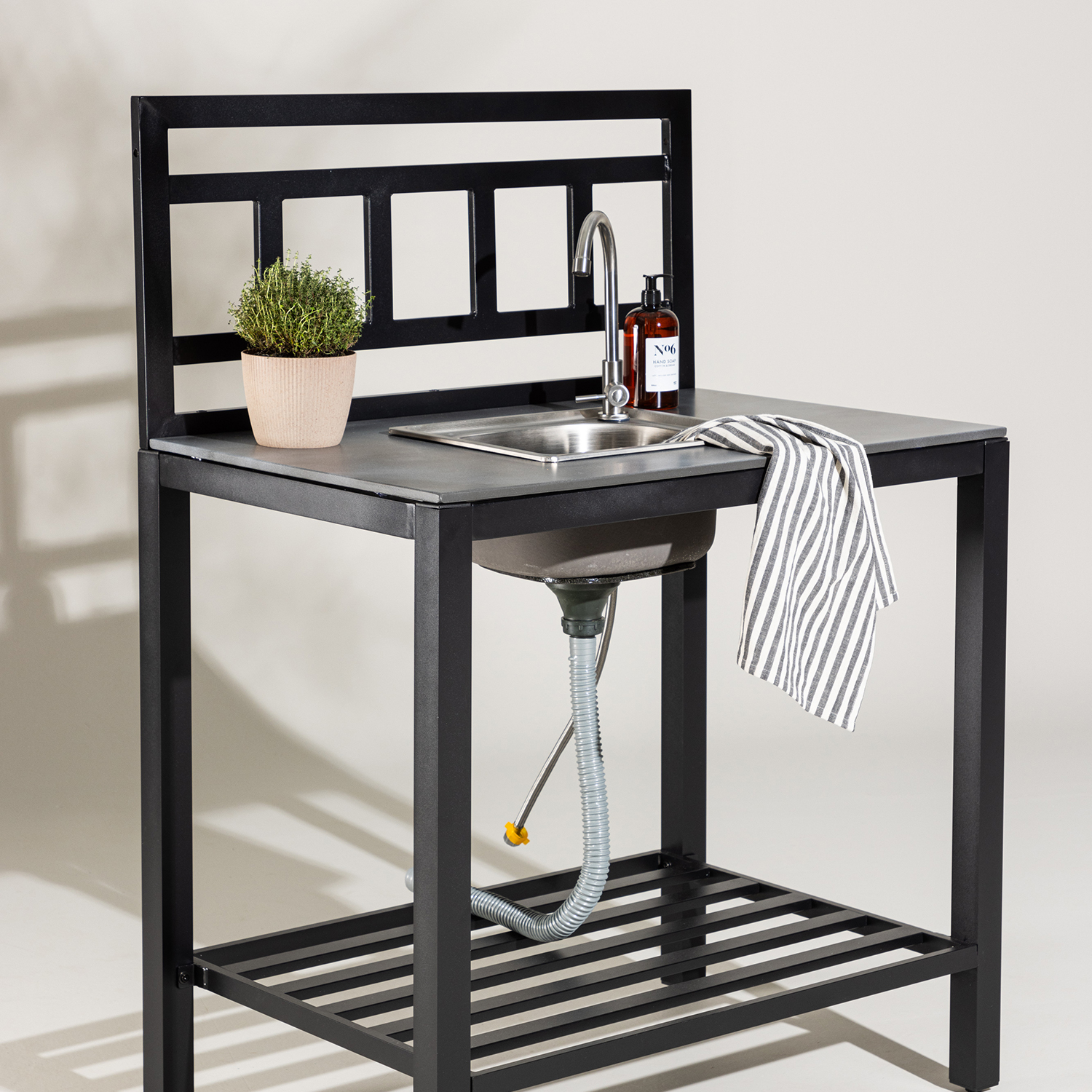 Alicante garden kitchen table with hole black/fiber concrete Med vaskhål