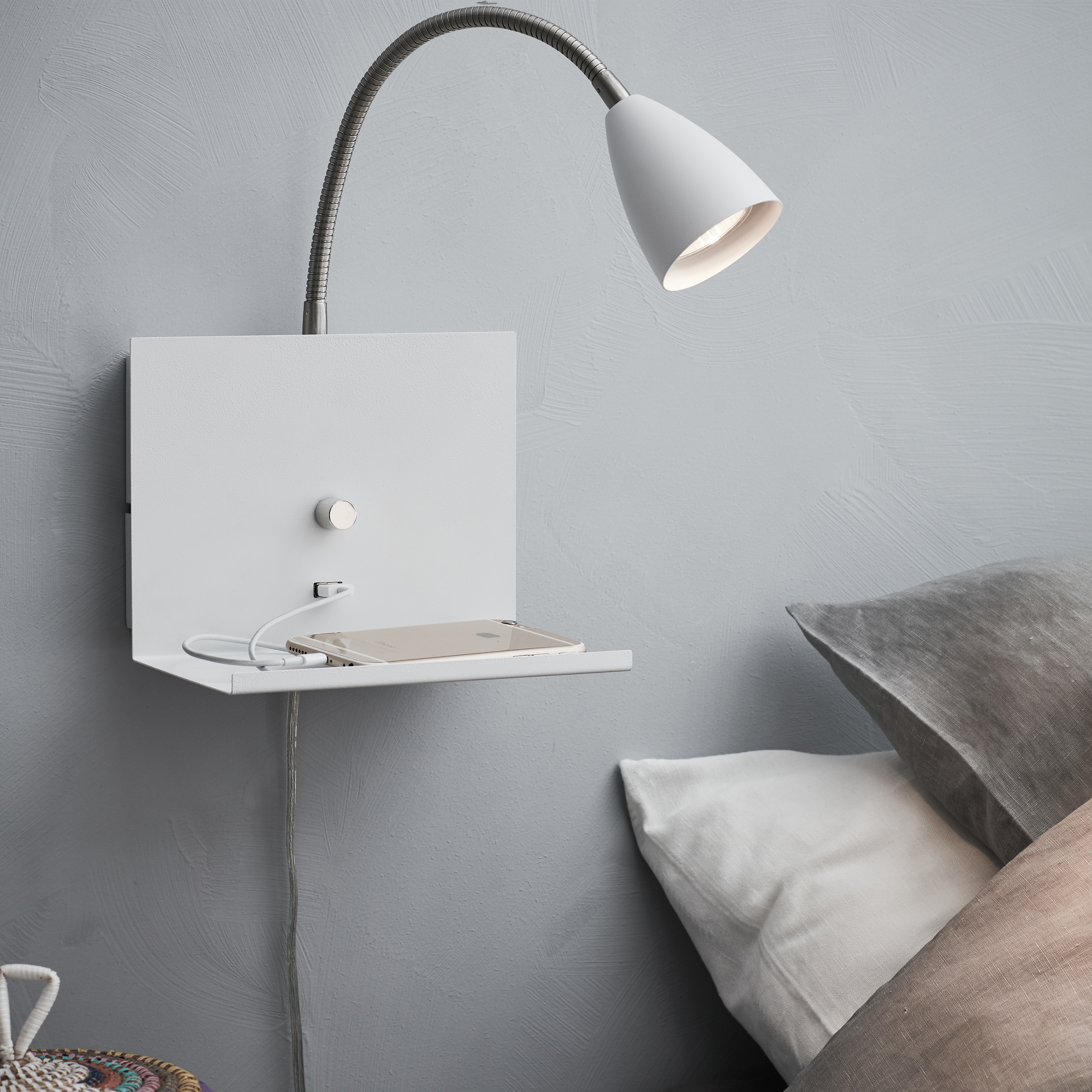 Vägglampa Markslöjd Logi