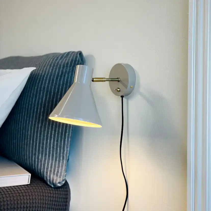 Vägglampa Dyberg Larsen Sleep
