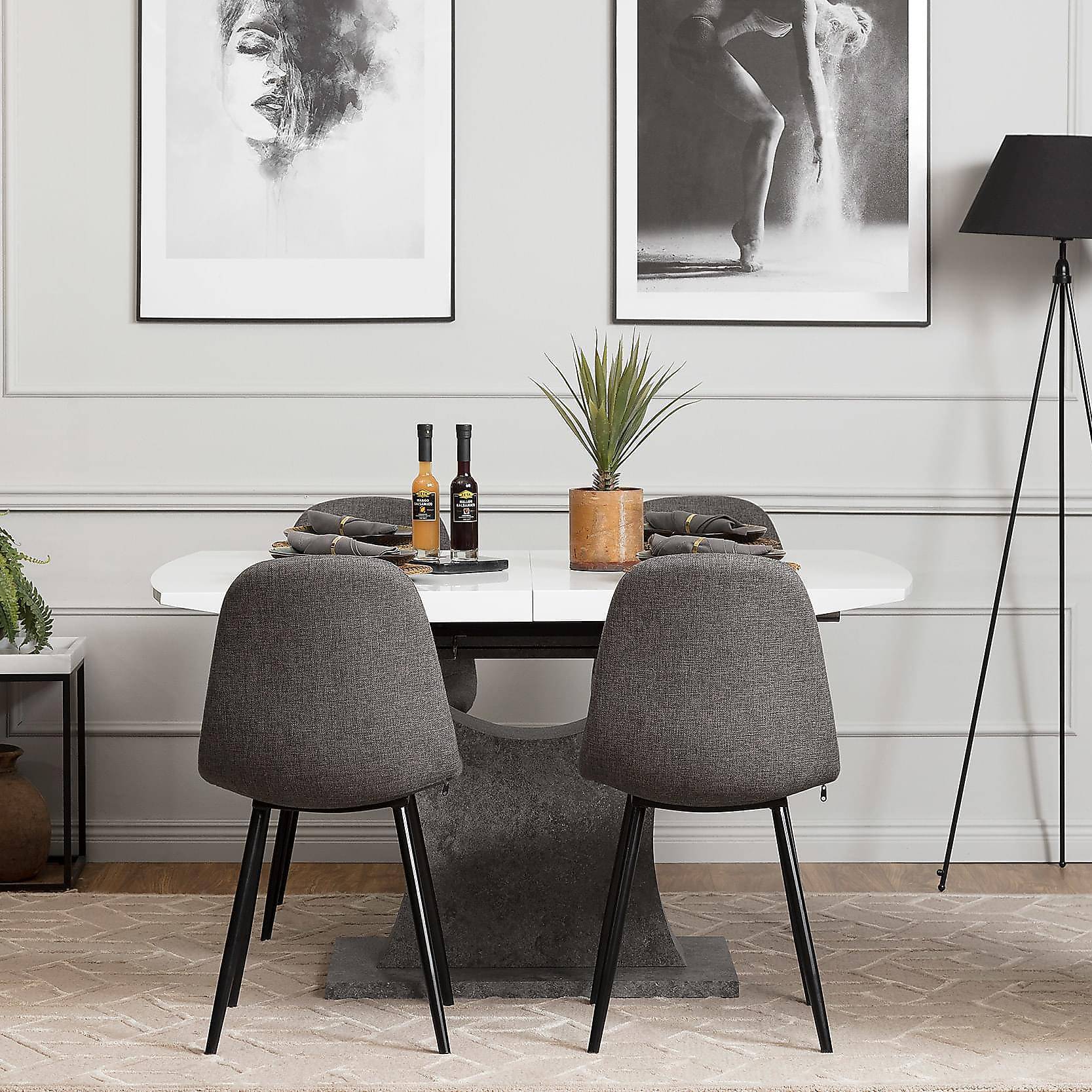 Matgrupp Concept 55 Azusa Rektangulärt Matbord 140-180 cm Förlängningsbartt med 4 John Matstol