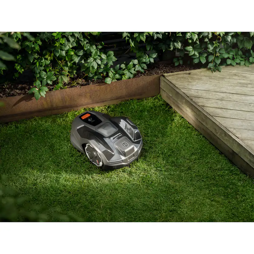 Robotgräsklippare Husqvarna Automower® 405XE NERA med Slinglös Teknik