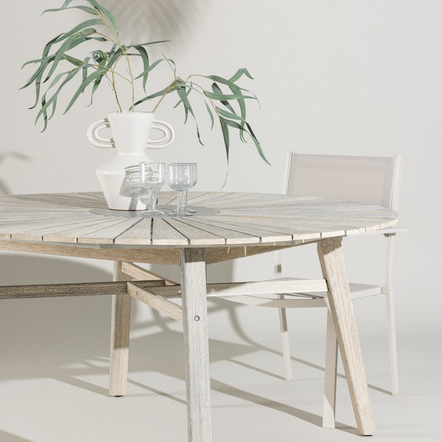 Utebord Venture Home Rives Ø150 cm, Runt Träbord för Utomhusbruk