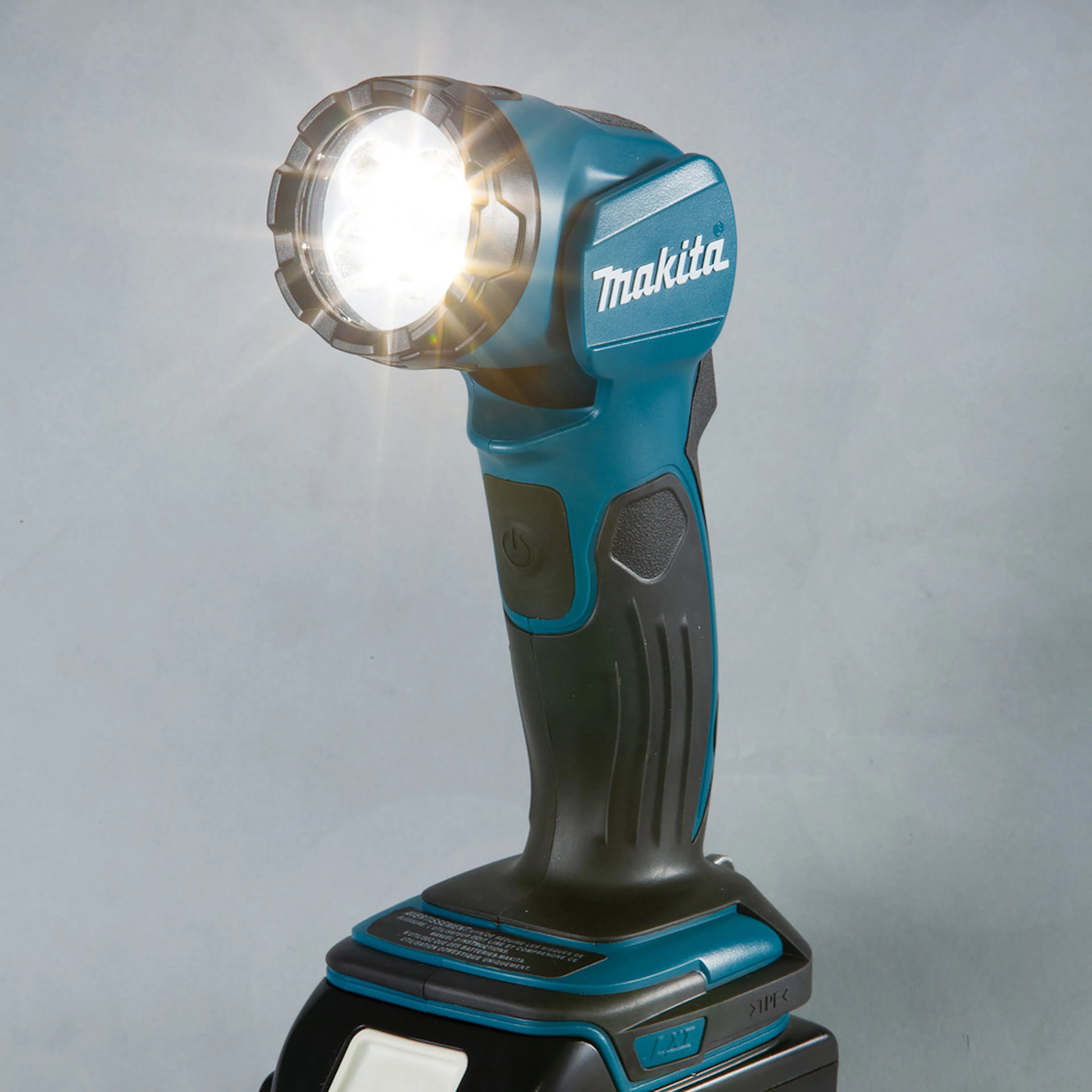 Lampa DML815 18V utan Batteri och Laddare