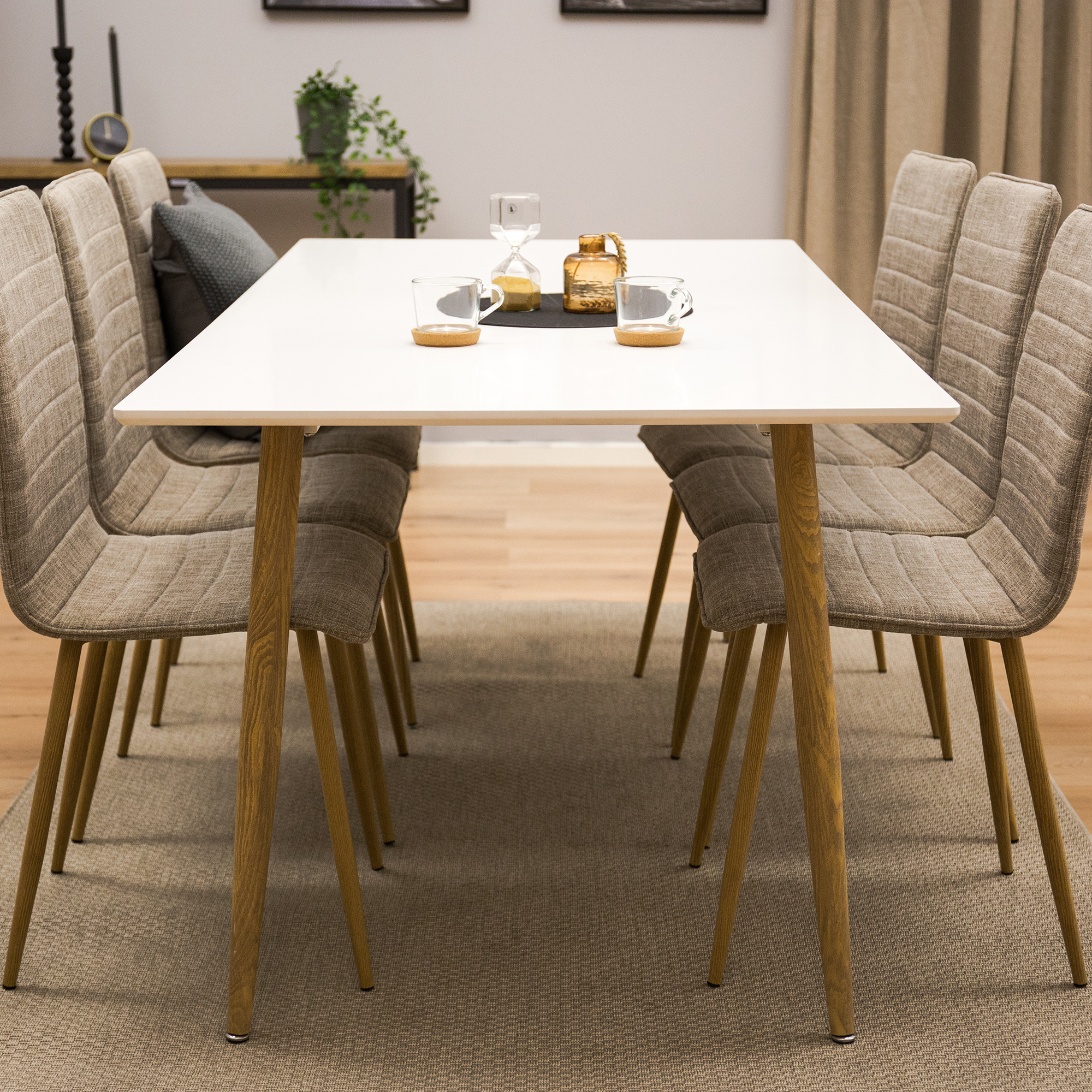 Matgrupp Venture Home Pobbie med 6 Walerina Stolar
