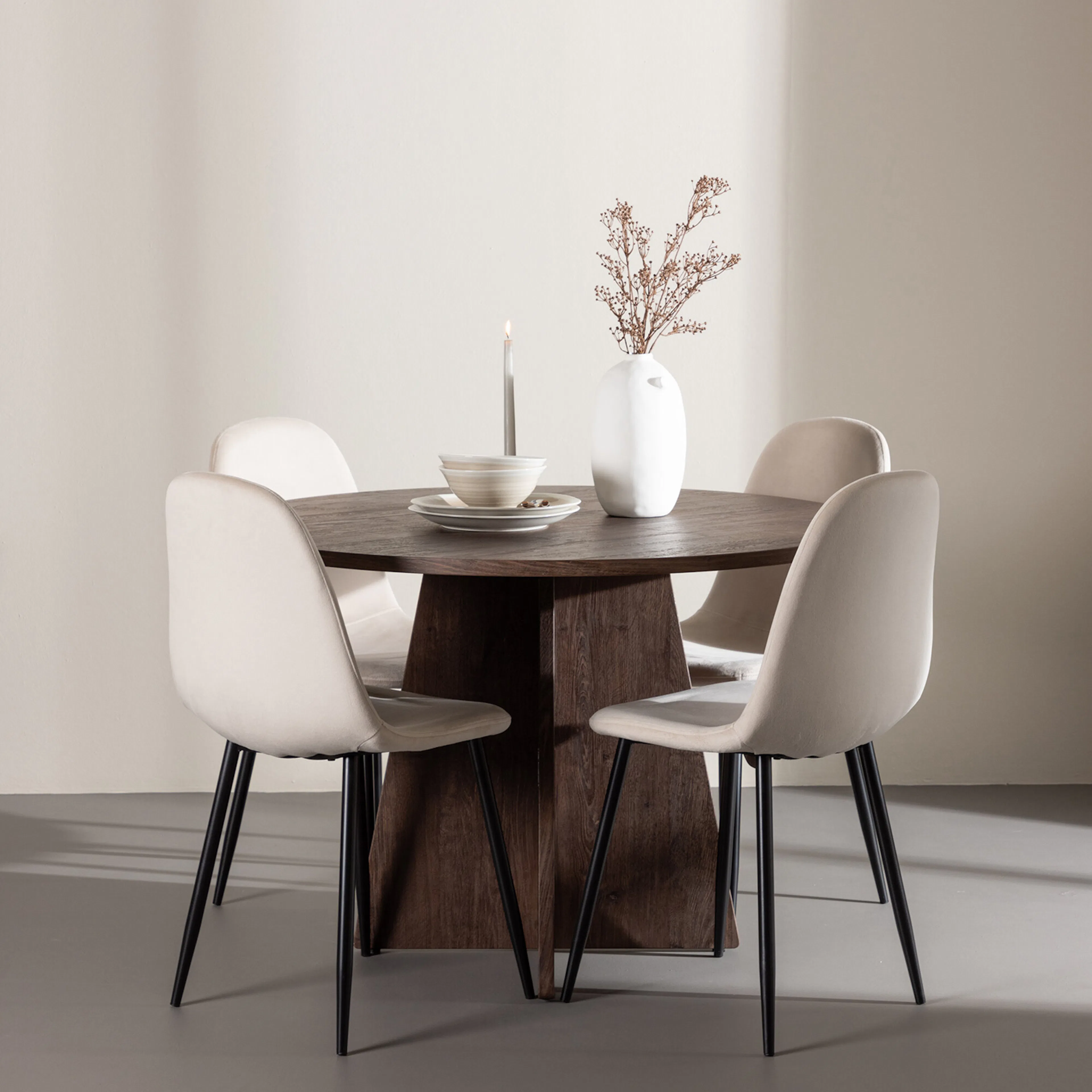 Bootcut Dining Table with Polar Dining Chair Färg: Mocka/Beige, Ben: Svarta
