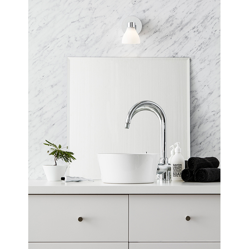 Vägglampa Markslöjd Cassis Krom/Opal Badrumslampa