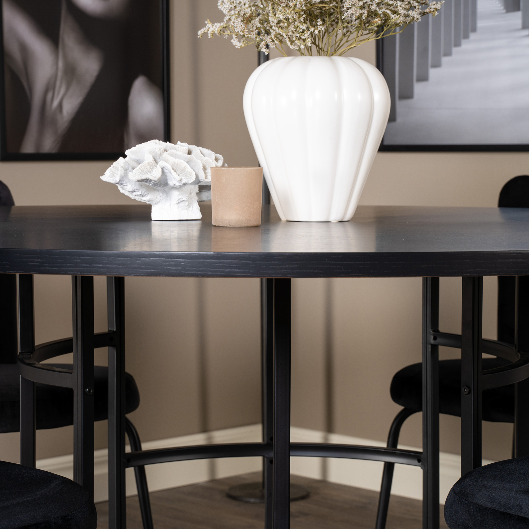 Matgrupp furniture/fashion Copenhagen med 4 Svarta Limhamn Light Stolar