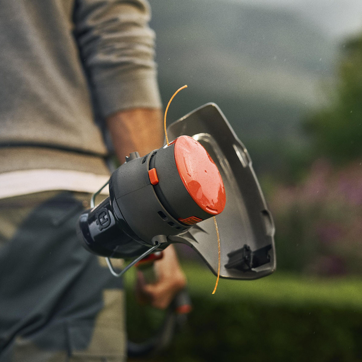 Batteritrimmer Husqvarna Aspire™ T28 2.5 Ah Med Batteri och Laddare