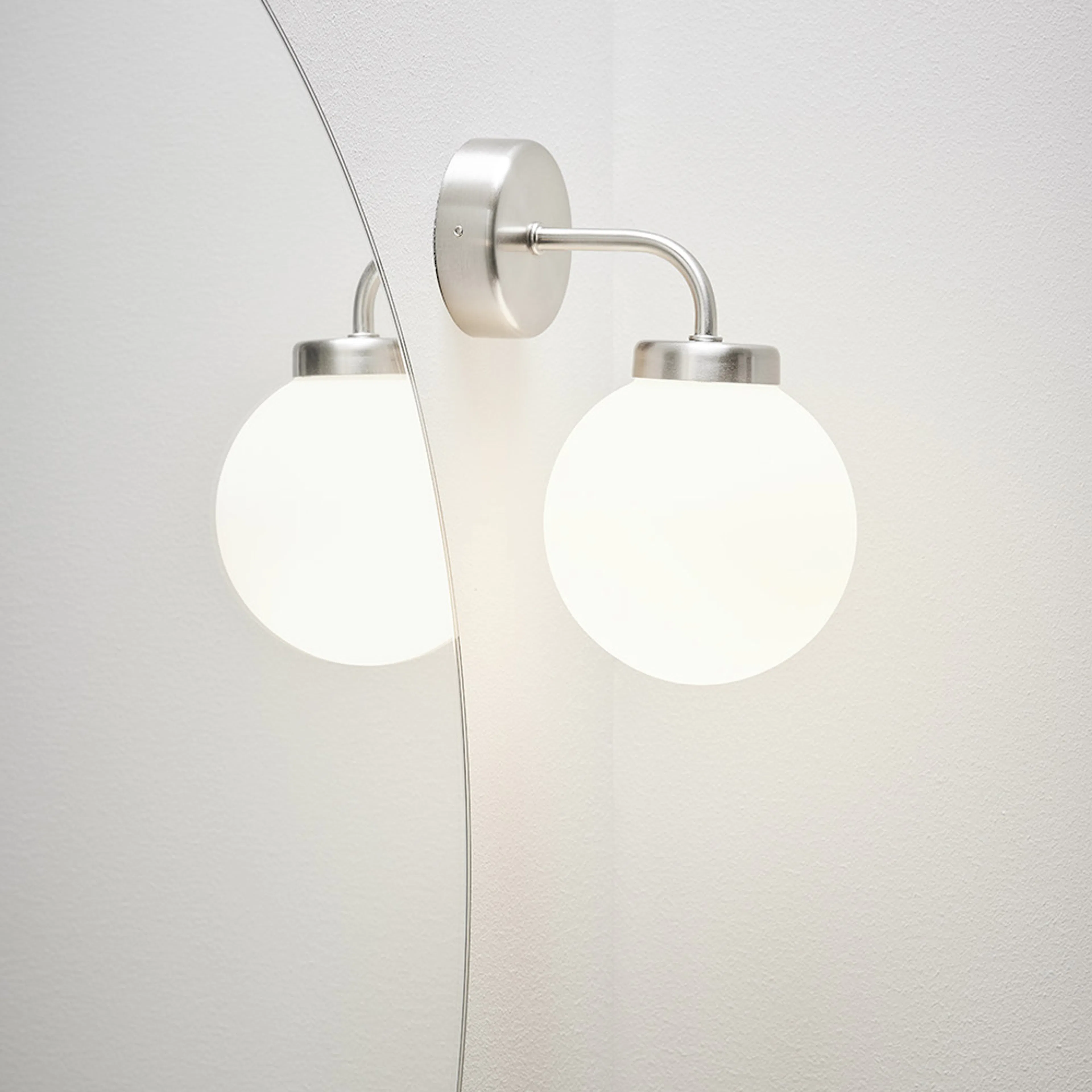 Vägglampa Hafa Globe