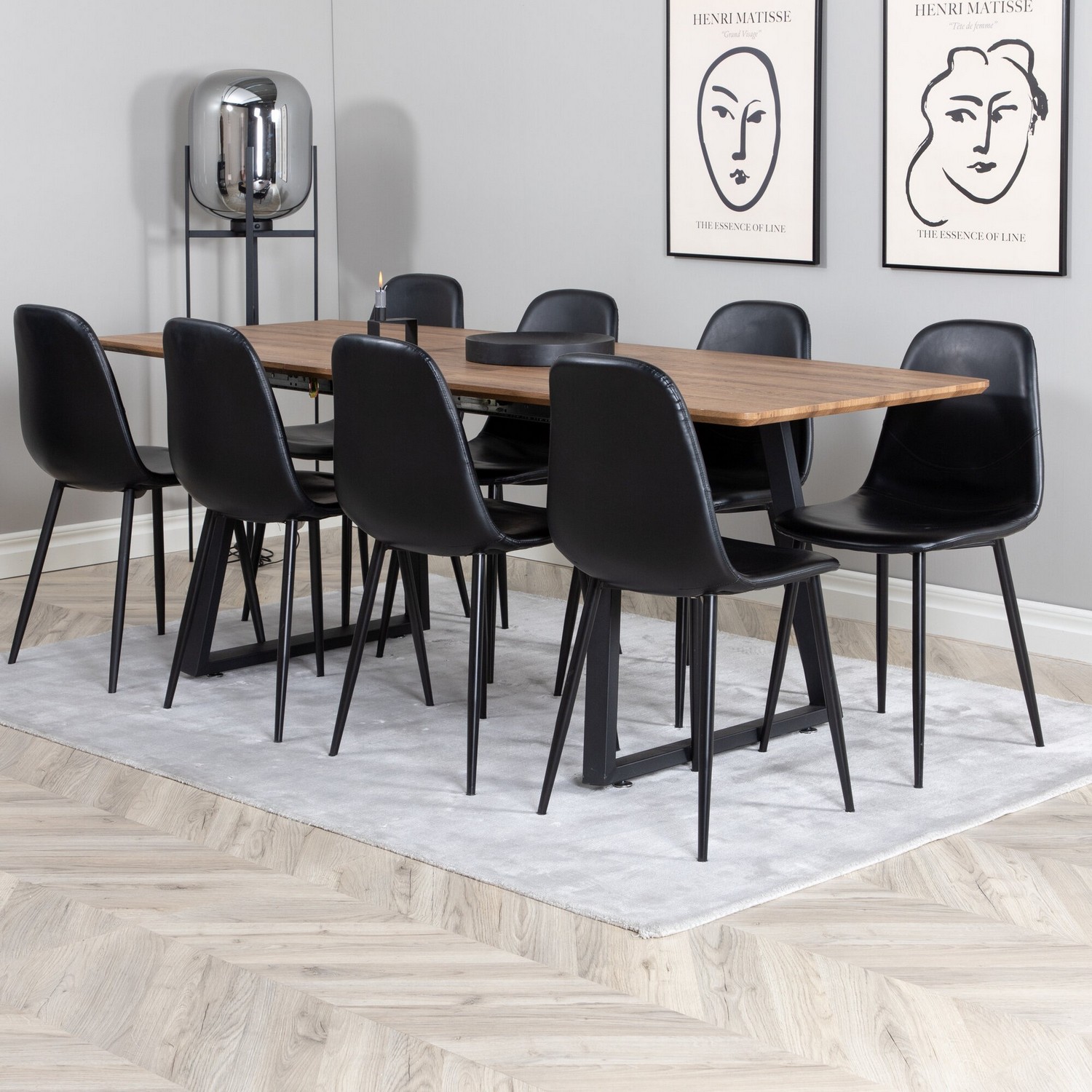 Matgrupp Venture Home Ina med 8 Pobbie Stolar Svart