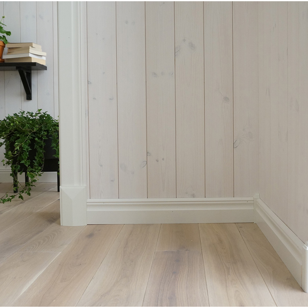 Hörnkloss Moelven Furu 21x21x110 mm Innerhörn Vit S 0502-Y 4st/frp